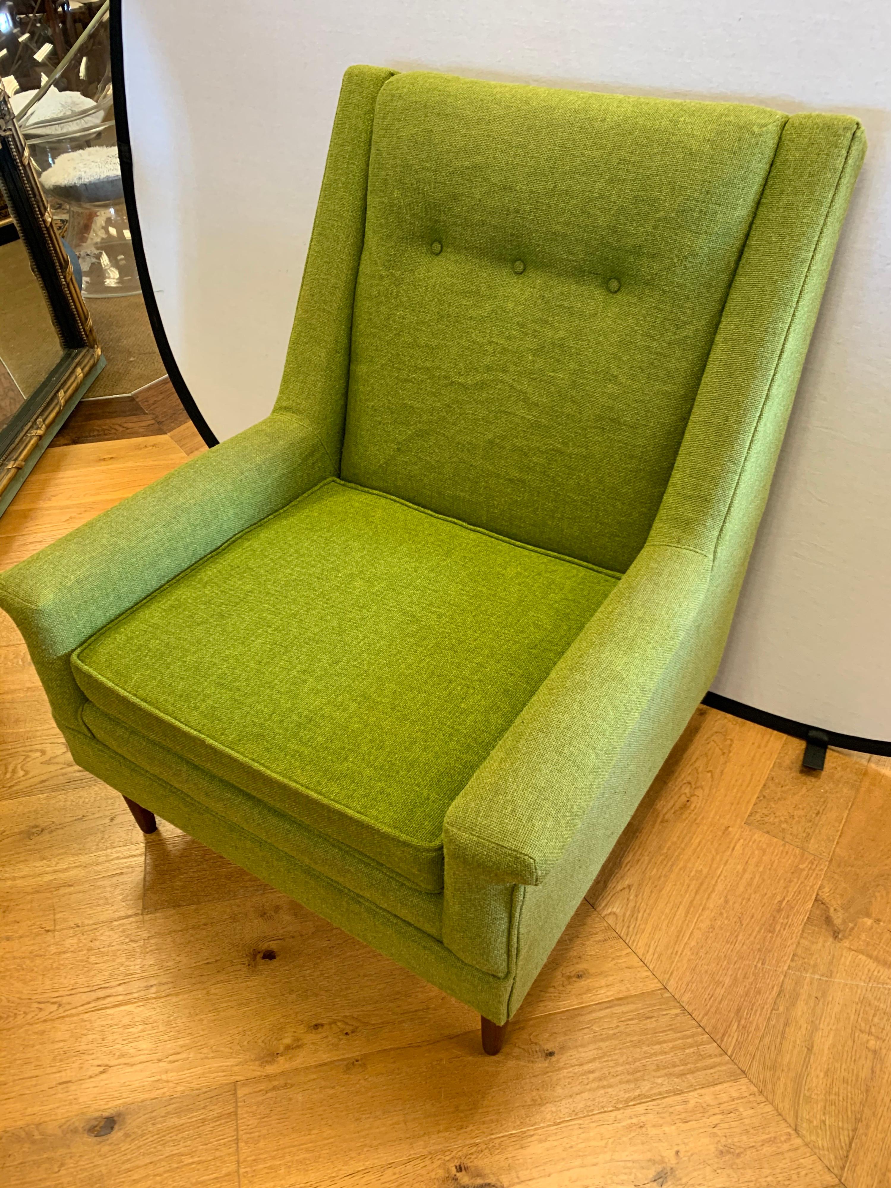 Iconic, signed Flexsteel Mid-Century Modern lounge chair with original fabric. Gorgeous chartreuse green fabric that is original and still in good condition after all these years, made in the mid-1970s. Now, more than ever, home is where the heart