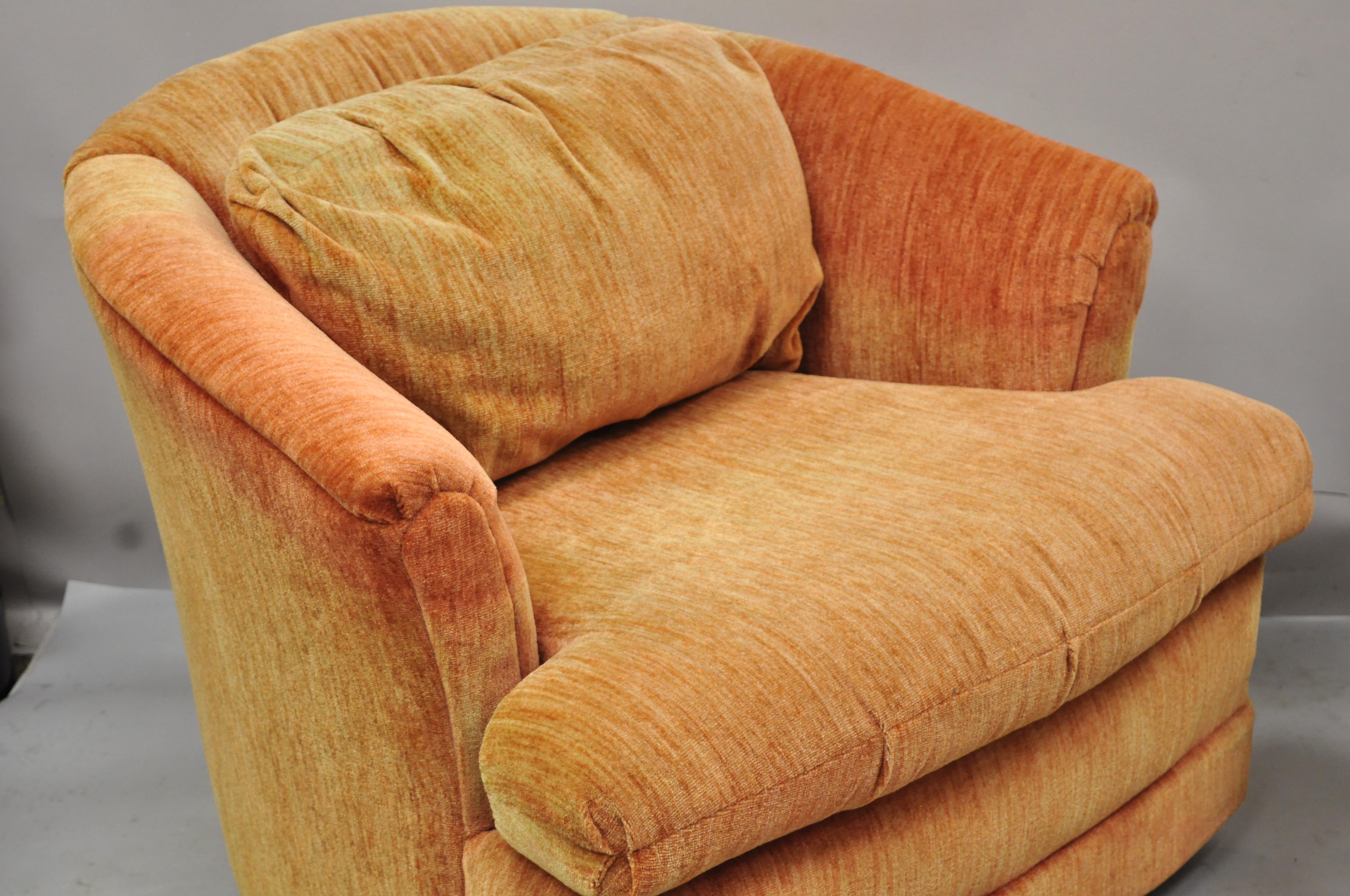 Mid-Century Modern Flexsteel Mid Century Orange Swivel Lounge Club Chairs, une paire en vente