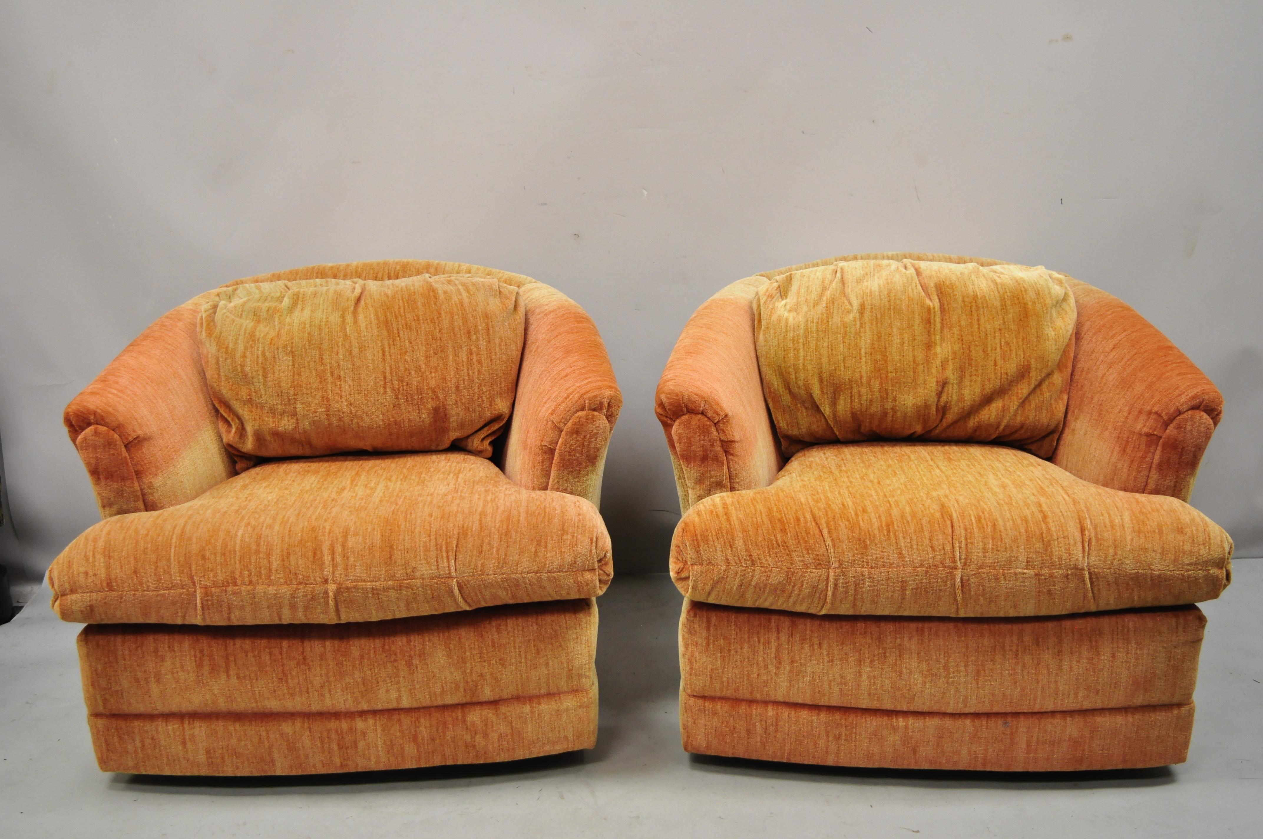 Flexsteel Mid Century Orange Upholstered Swivel Lounge Club Chairs, a Pair In Good Condition For Sale In Philadelphia, PA