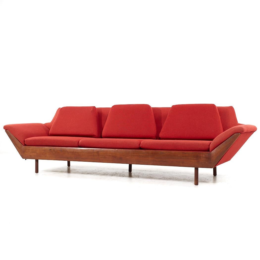 Flexsteel Thunderbird Sofa aus Nussbaumholz, Mitte des Jahrhunderts (Moderne der Mitte des Jahrhunderts) im Angebot