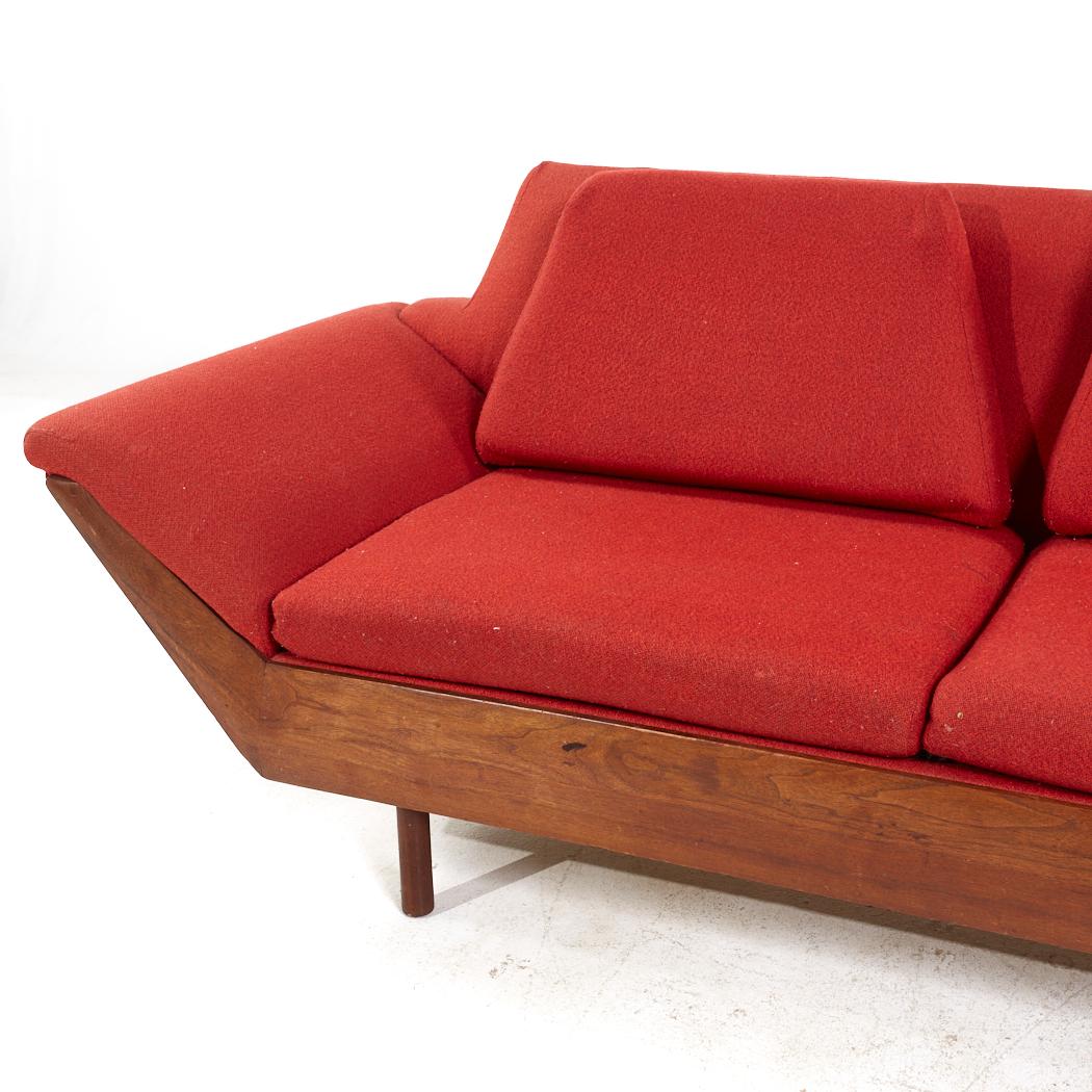 Flexsteel Mid Century Thunderbird Walnut Sofa In Good Condition For Sale In Countryside, IL