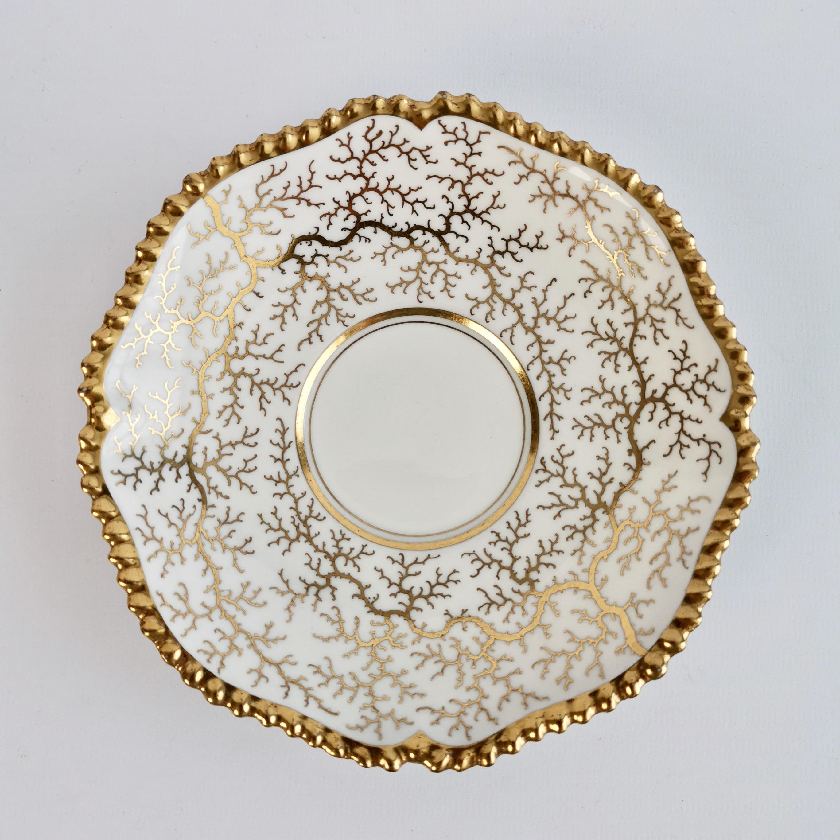 English Flight Barr & Barr Worcester Porcelain Teacup, Gilt Seaweed, Regency, 1816-1820