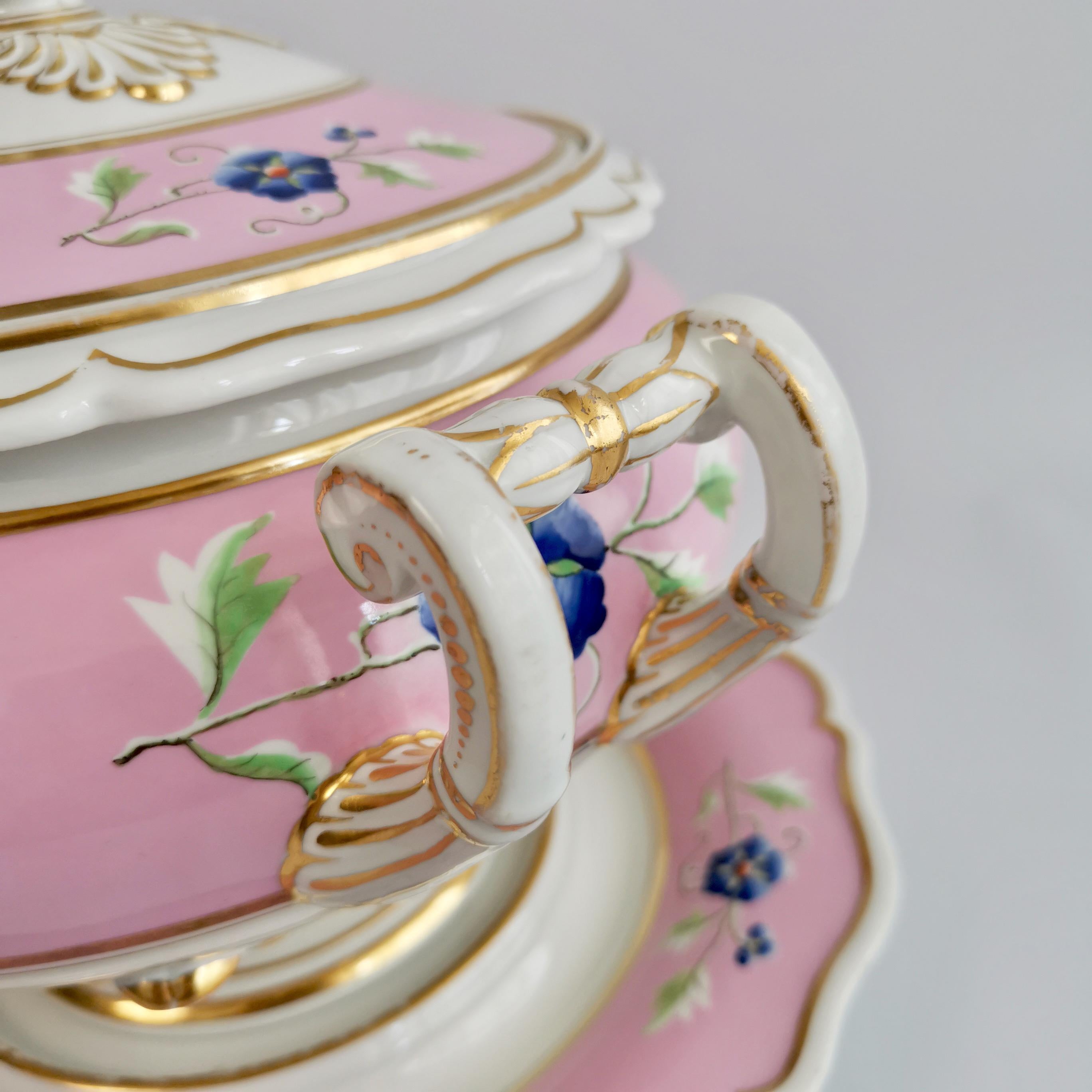 Flight Barr & Barr Large Porcelain Soup Tureen, Pink, Regency ca 1820 In Good Condition In London, GB