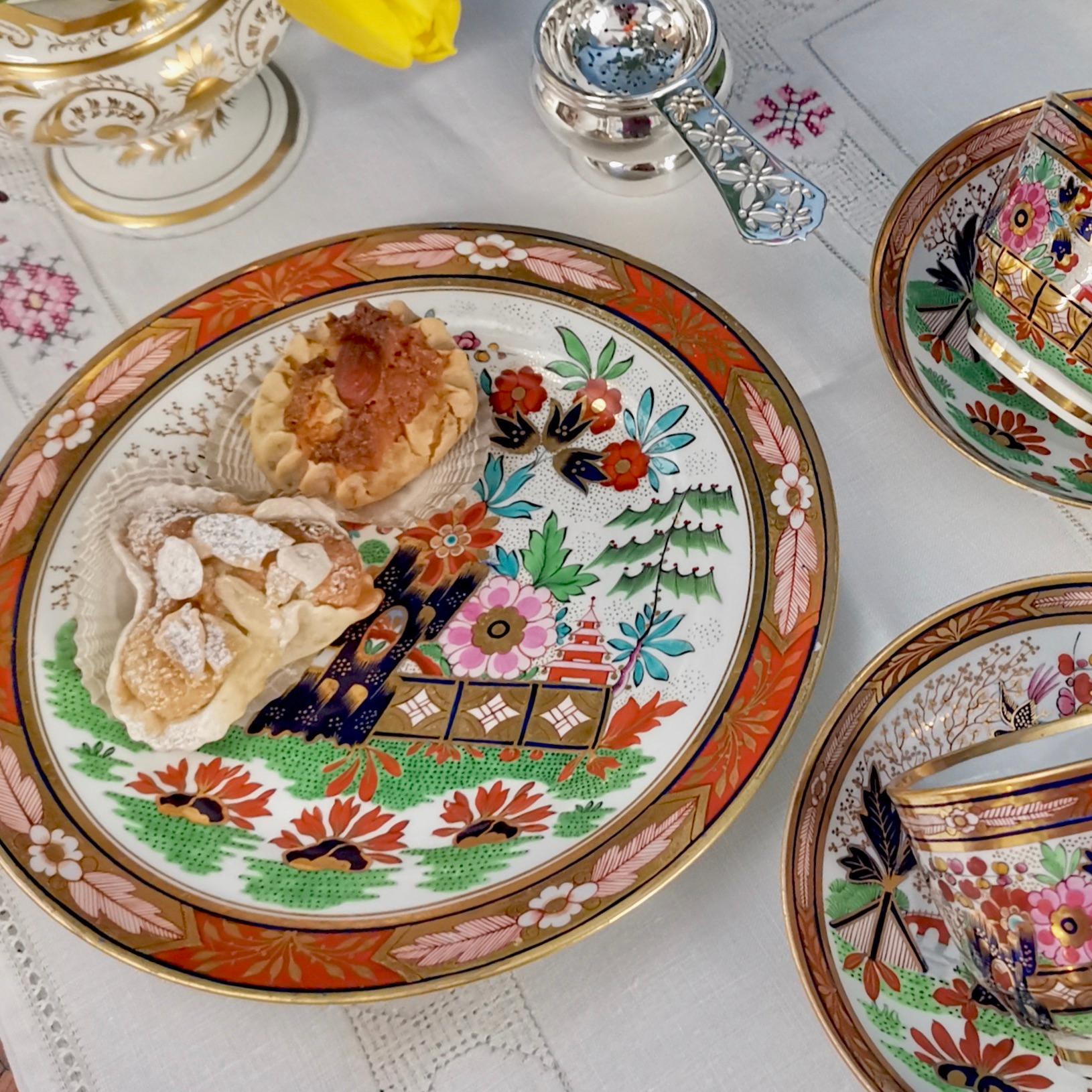 This is a spectacular small plate made by Flight Barr & Barr, circa 1815. It is decorated with what is often called the 