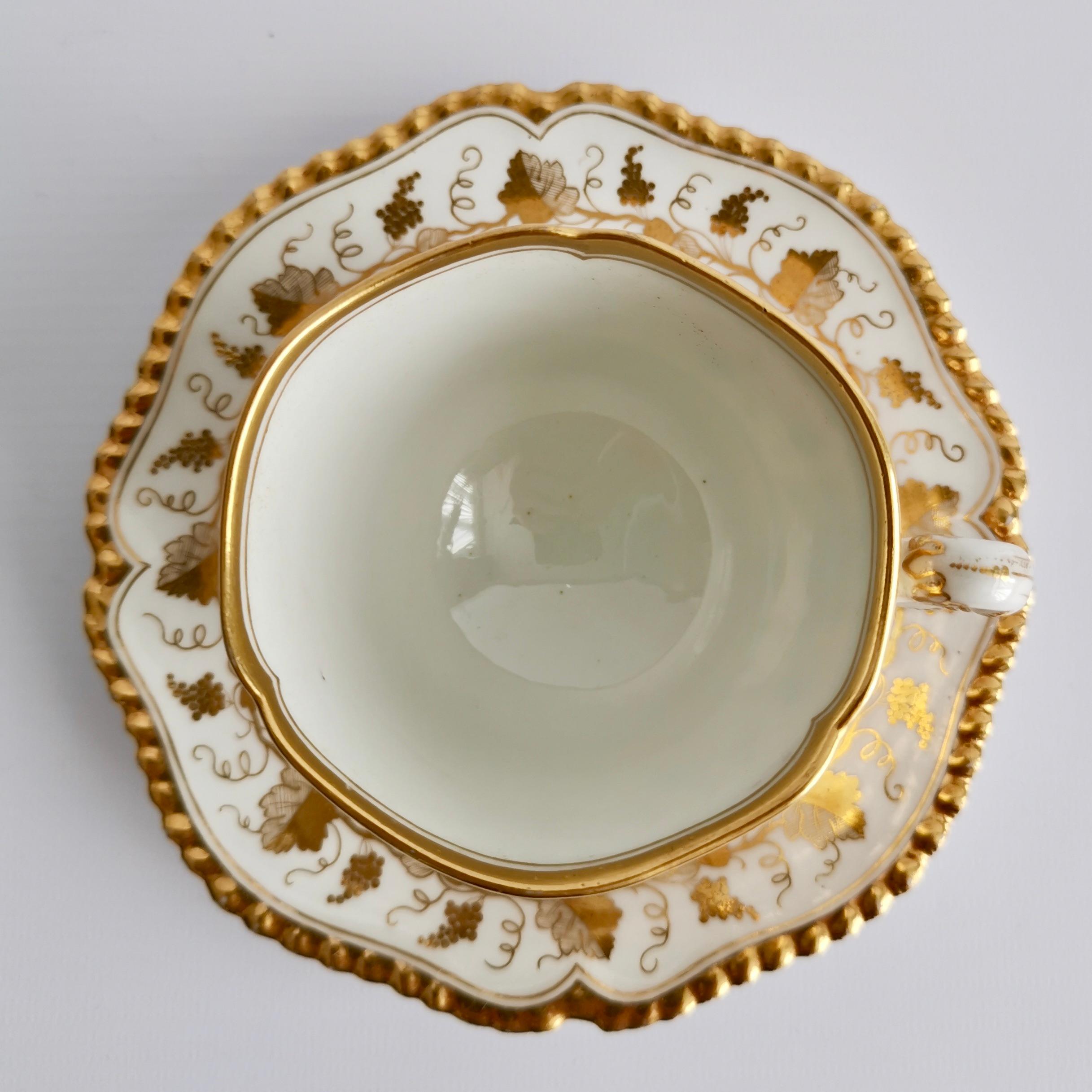 Flight Barr & Barr Teacup Trio, Pink with Gilt Vines, 1815-1820 1