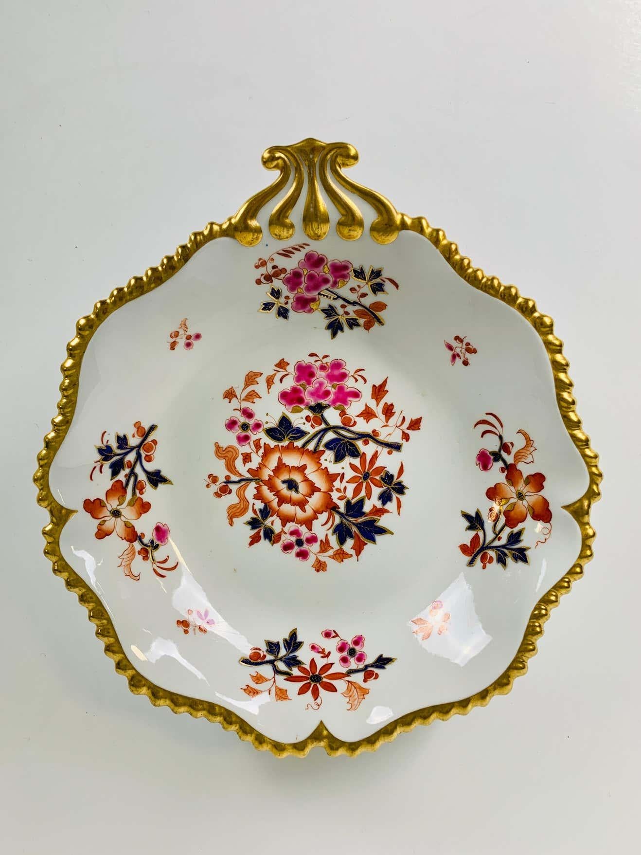 English Flight Barr Barr Worcester Hand-Painted Shell Shaped Dish with Gilded Edge