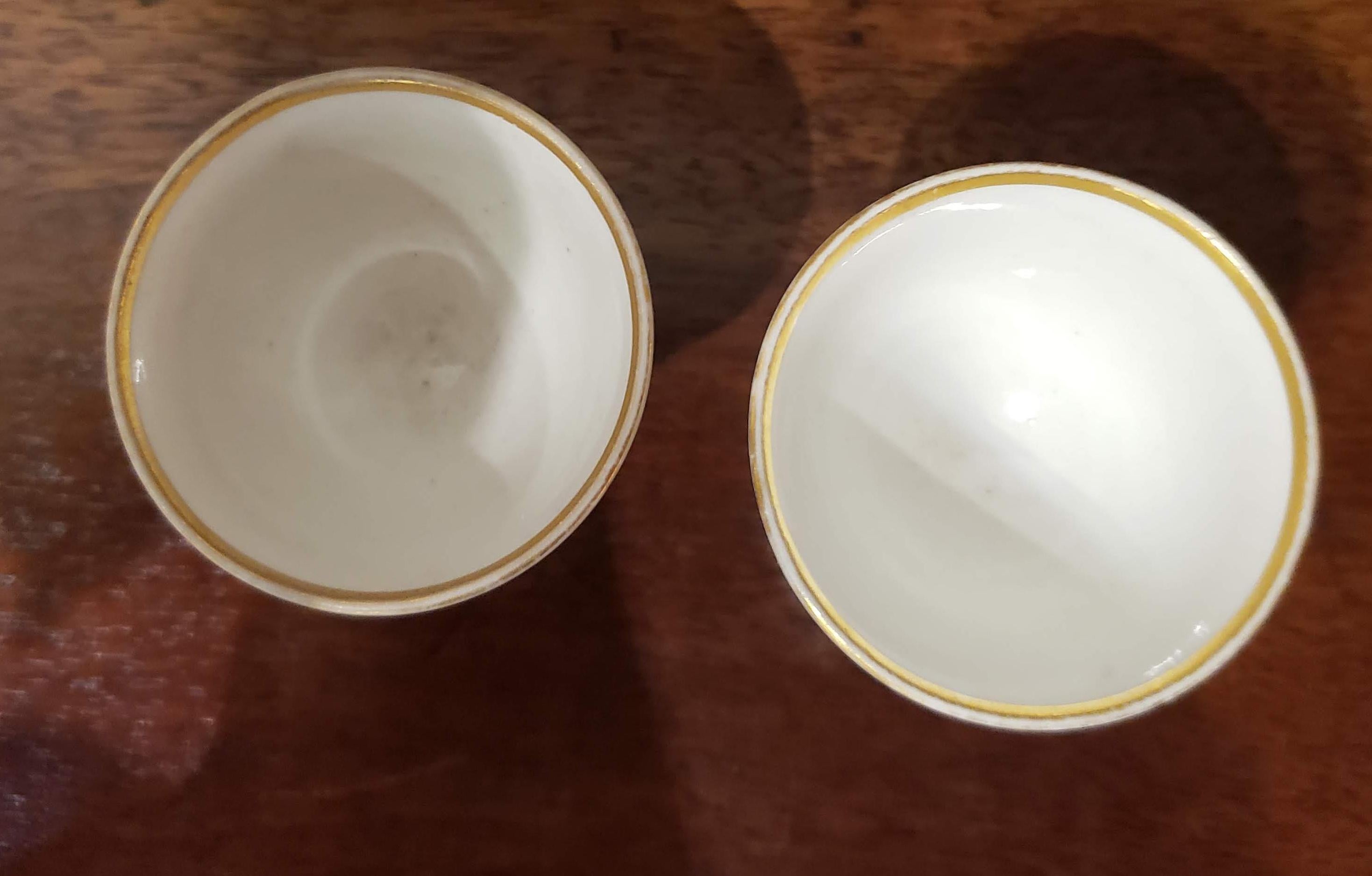Flight, Barr & Barr Worcester Porcelain Egg Cups with Puce Flowers In Good Condition In Downingtown, PA