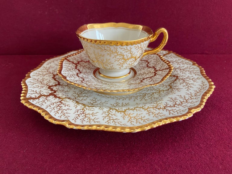 A Flight Barr & Barr Worcester porcelain part tea set c.1820-1825. Comprising 9 tea cups & saucers & a plate. Richly decorated with a gilt Seaweed pattern. Impressed FBB marks. 

Condition: A few cups have wear to the gilt on the rims and a few