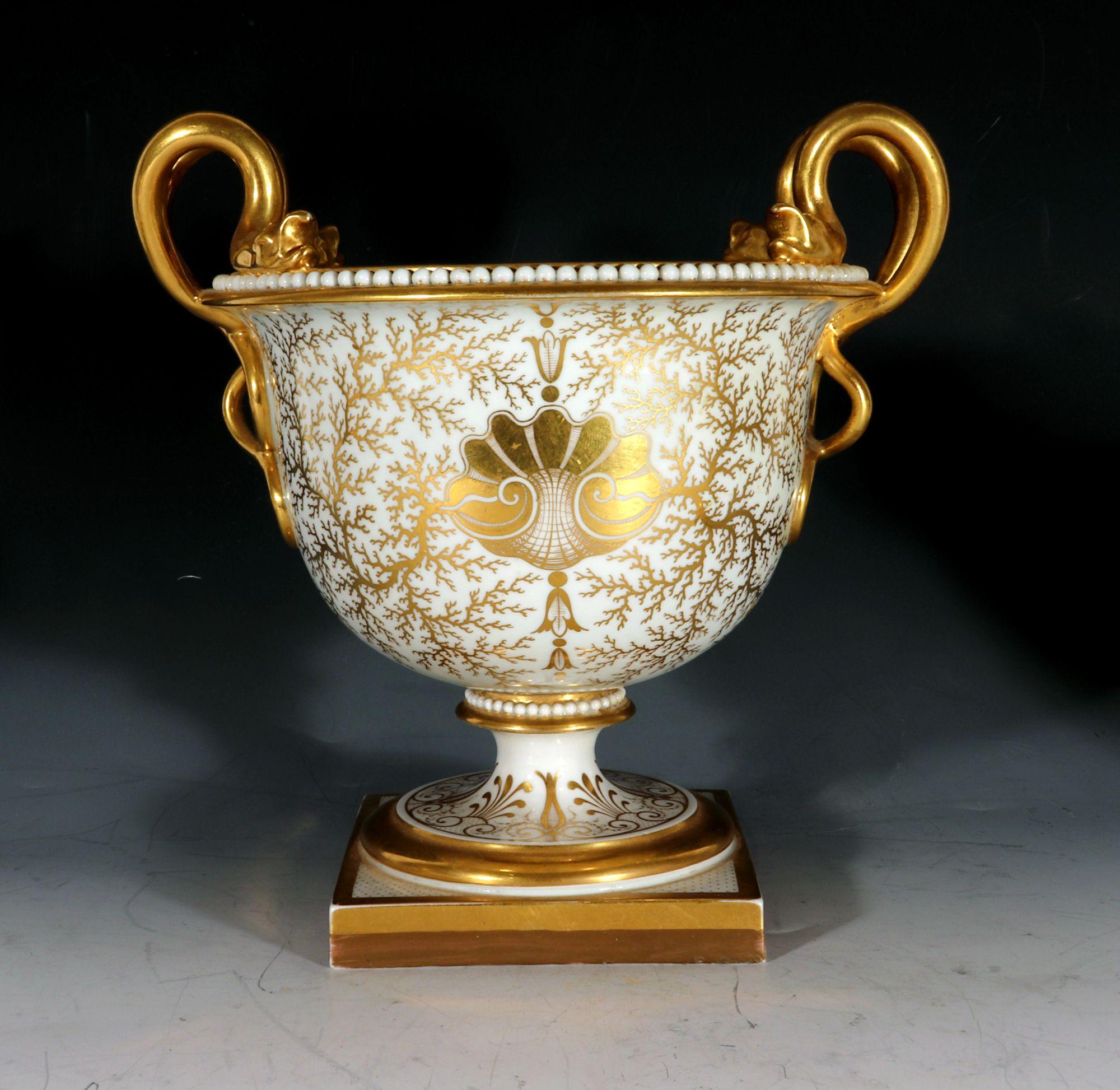 Flight, Barr & Barr Worcester Porcelain Sea Shell Garniture of Urns, 1813-17 4