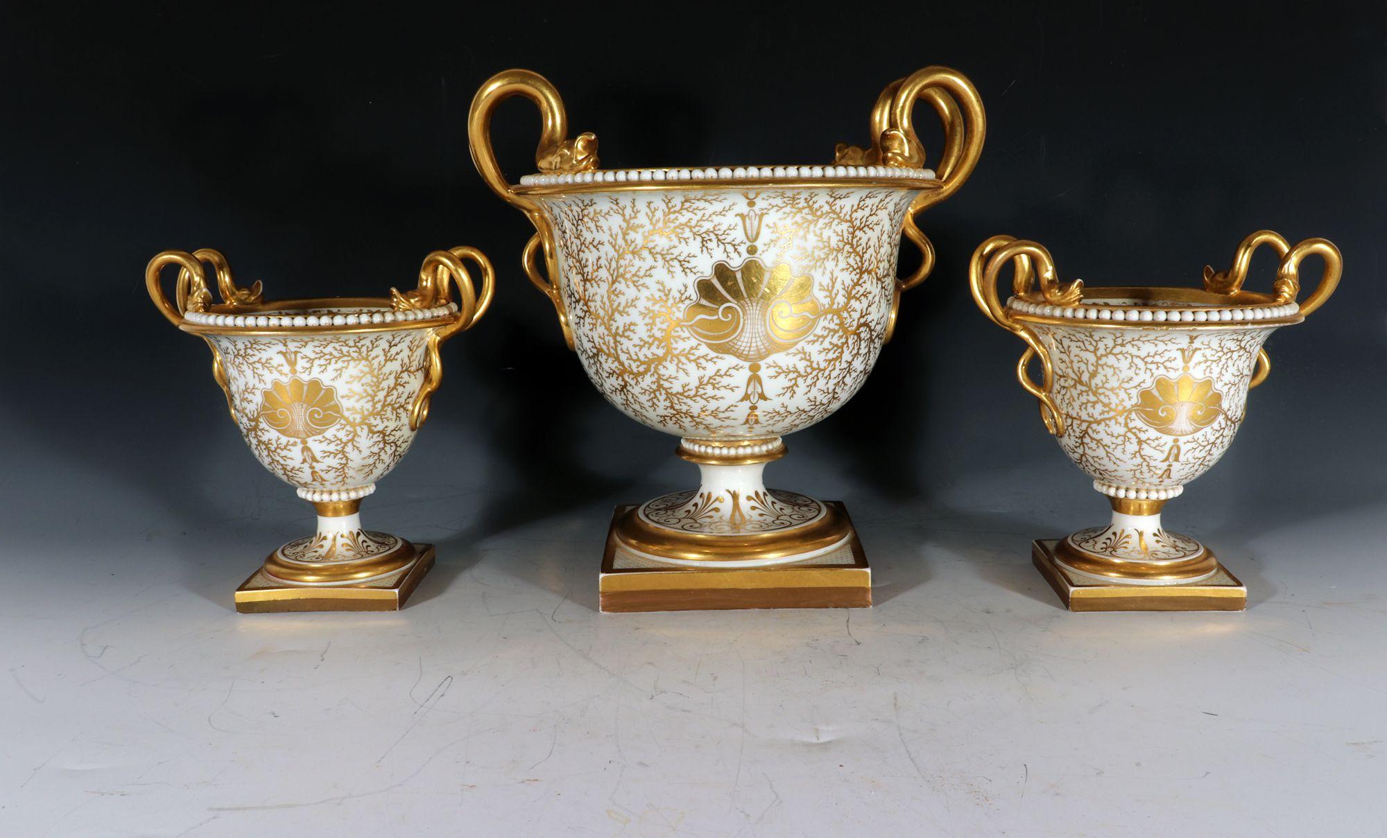 19th Century Flight, Barr & Barr Worcester Porcelain Sea Shell Garniture of Urns, 1813-17