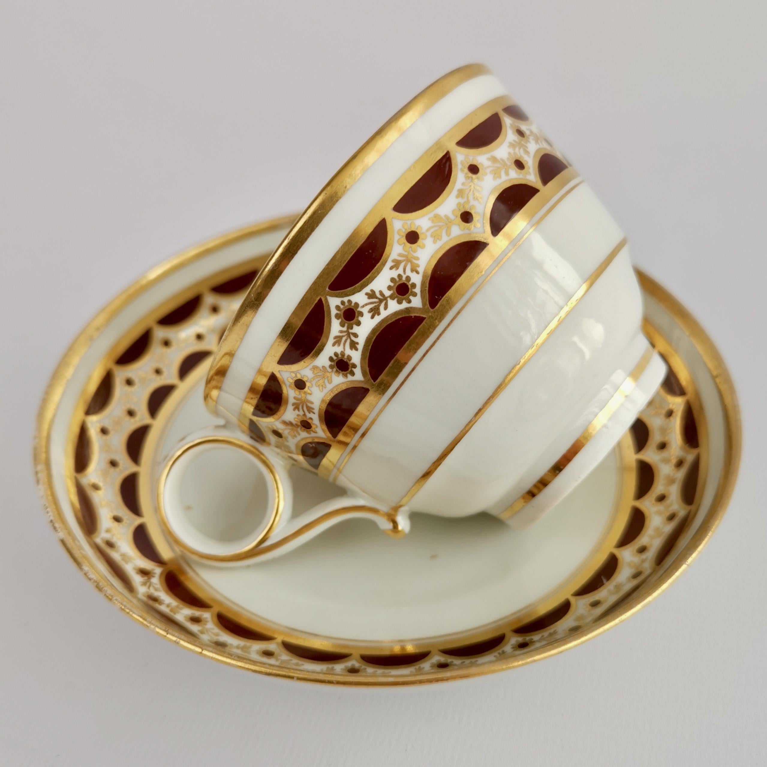 Flight & Barr Porcelain Teacup Trio, Brown and Gilt Pattern, Georgian, 1792-1804 In Good Condition For Sale In London, GB