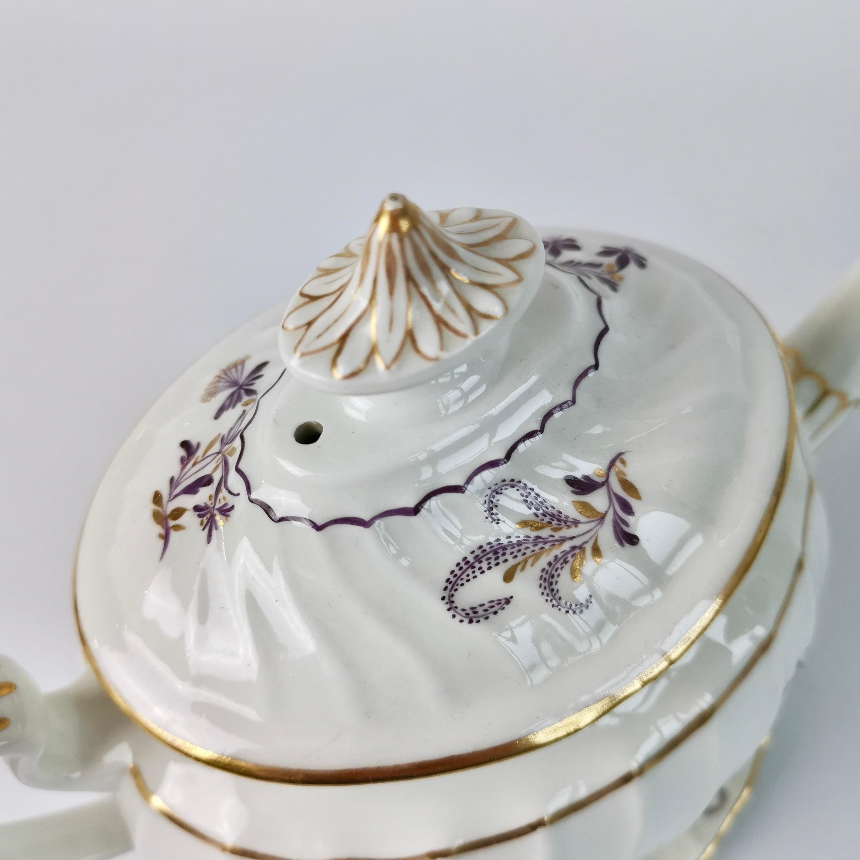 Flight & Barr Teapot on Stand, White with Purple Flower Sprays, Georgian ca 1792 In Good Condition In London, GB
