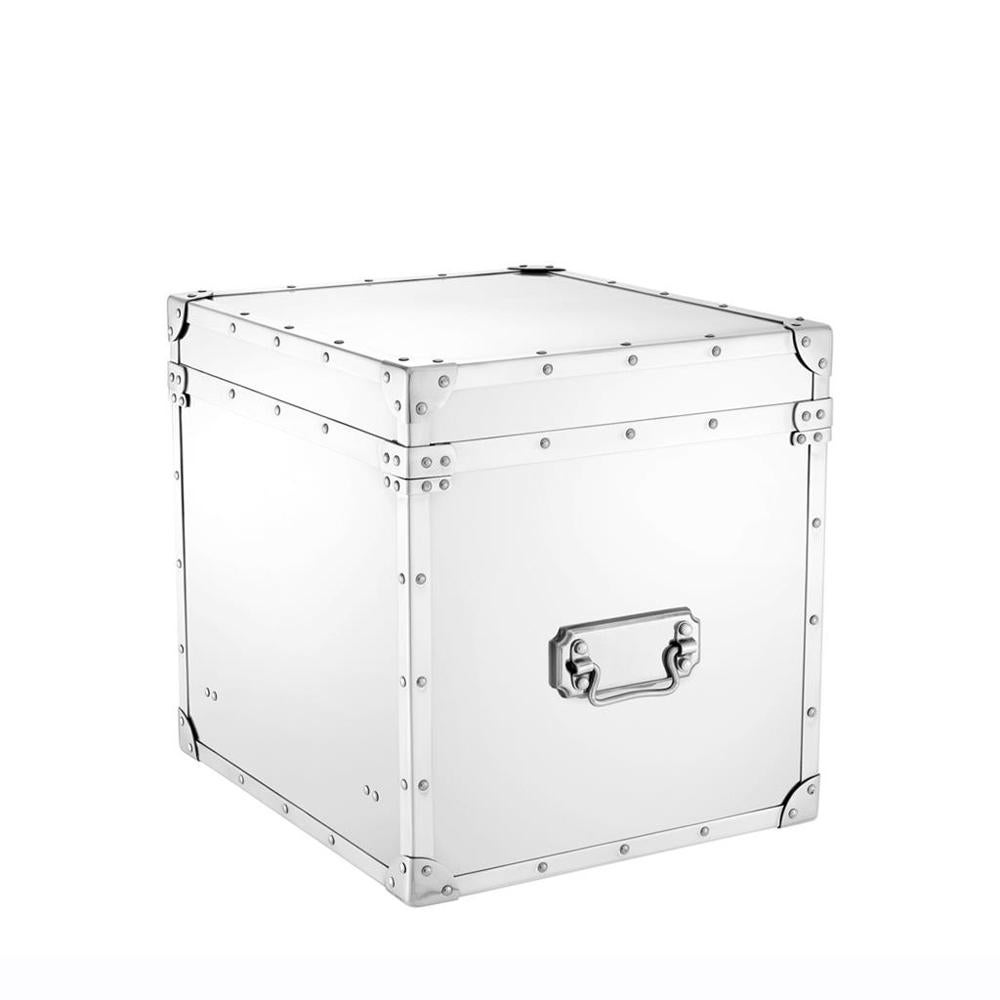 Trunk flight case polished with structure
in polished aluminium. With 2 handles and
with riveted aluminium strong frame.