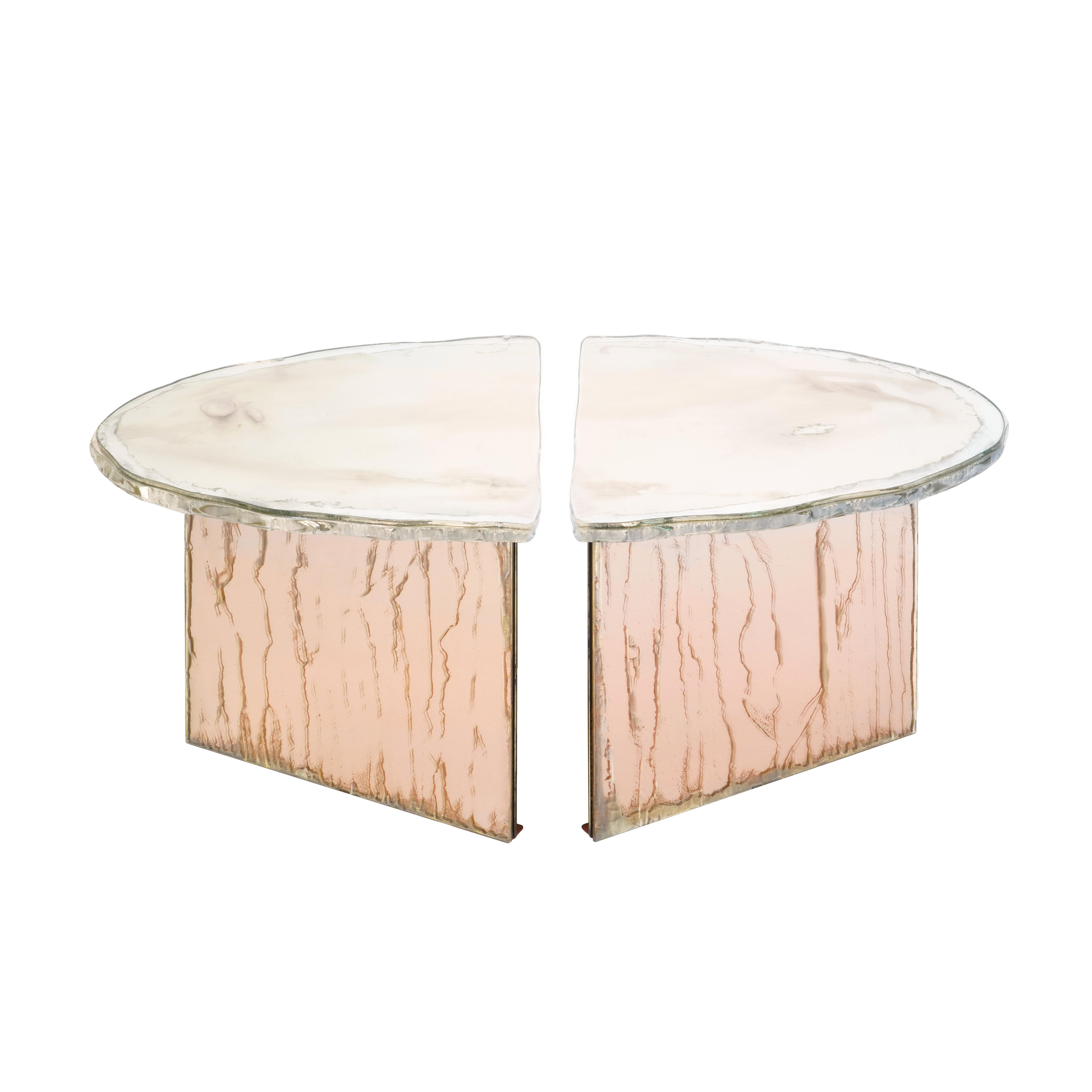 FLIGHT side-coffee table 
Enhance your elegance and radiate brilliance with our collection of silver tables Flight!
Exquisite pieces that add a touch of shimmer and glamor to your home interior.

Flight is designed with a V-shaped silhouette that