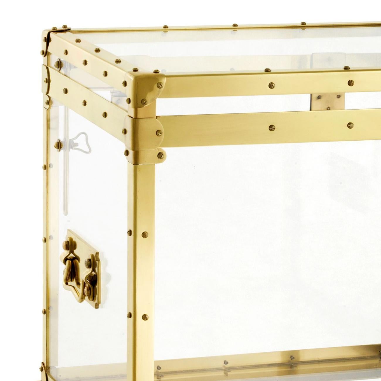 Case flight gold with stainless steel and aluminium frame
in gold finish, with clear acrylic faces and up and down clear
acrylic tops. Gold finish square base stand included.