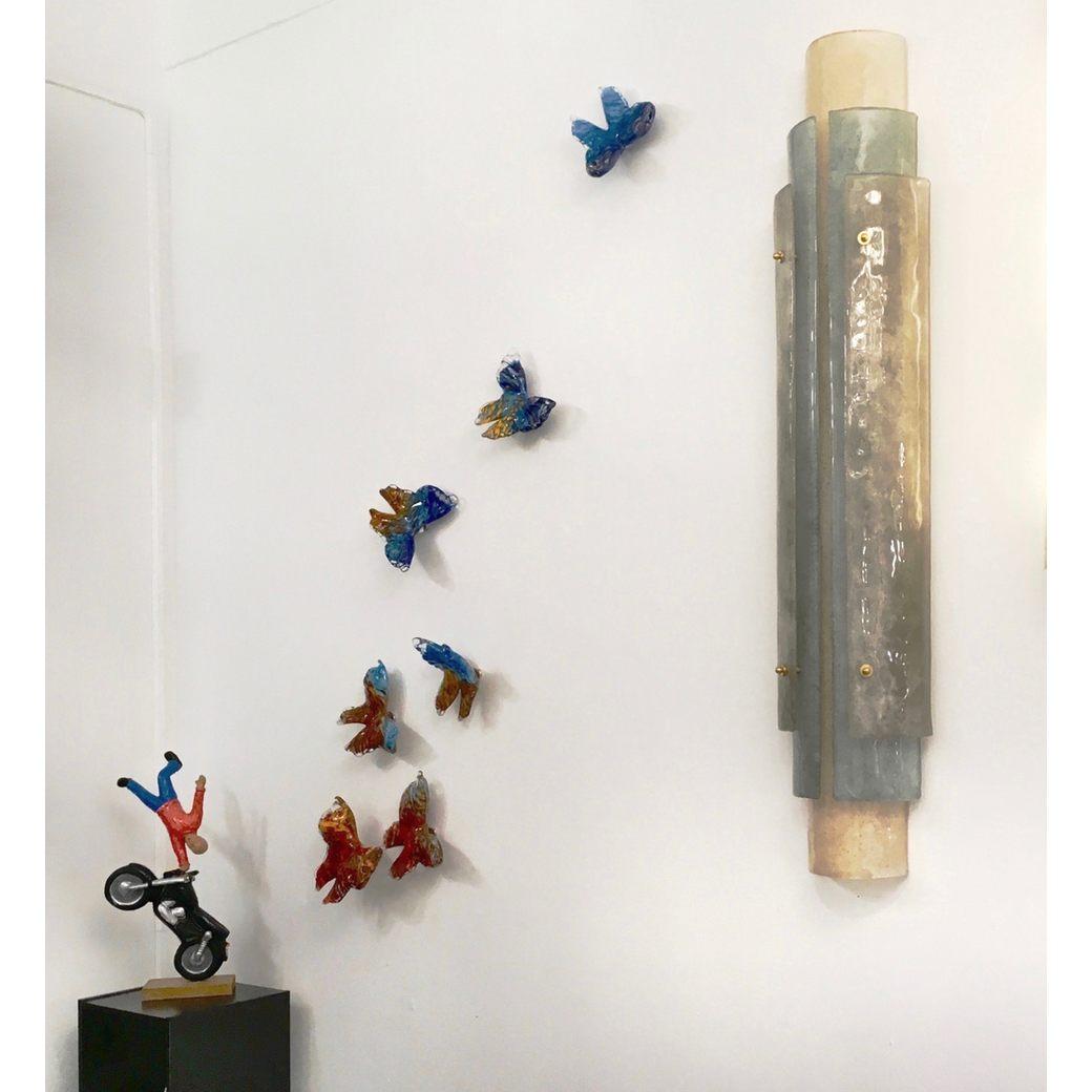 Métal Sculpture murale d'art moderne en verre soufflé contemporain représentant un vol d'oiseaux aigues-marines en vente