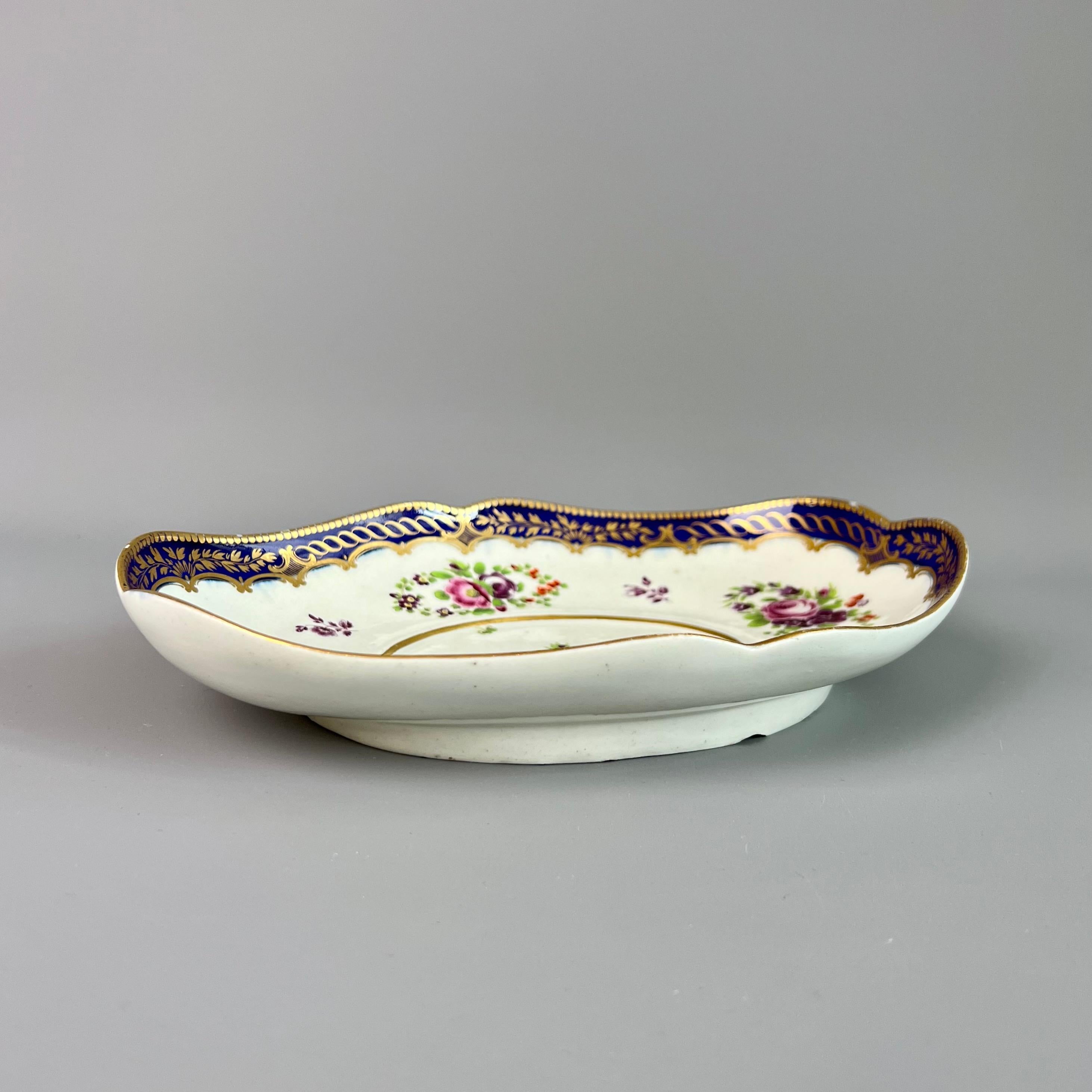 Flight Worcester Dish or Stand, Mazarine Blue, Gilt and Floral Sprays, ca 1785 For Sale 5