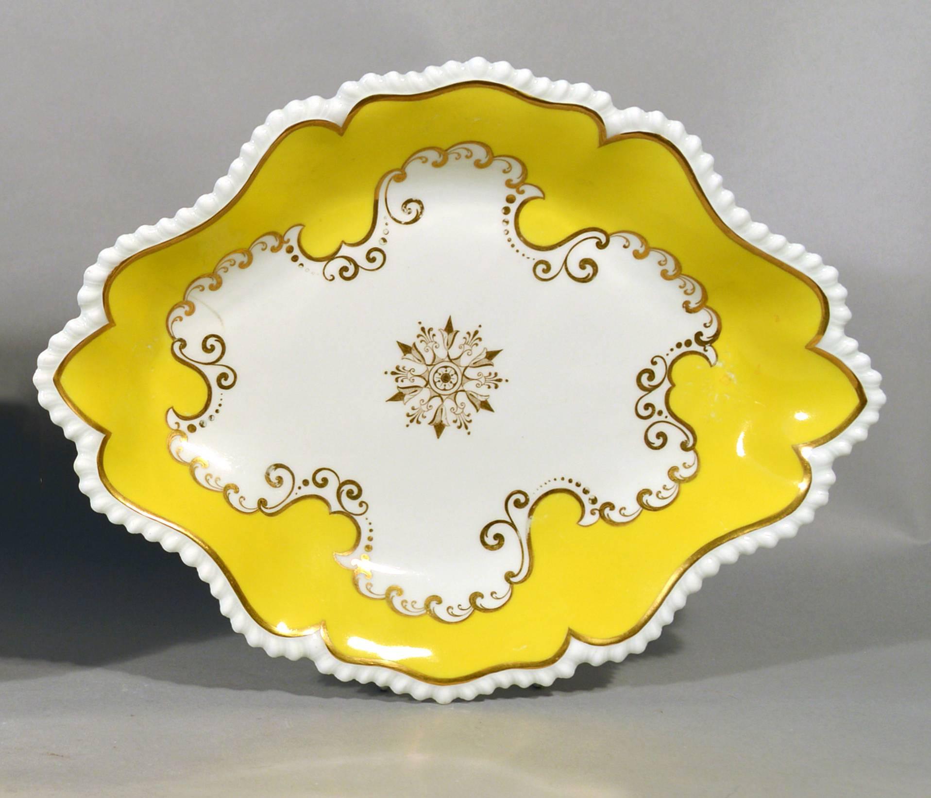 English Flight, Barr & Barr Worcester Yellow Oval Porcelain Dishes, circa 1820