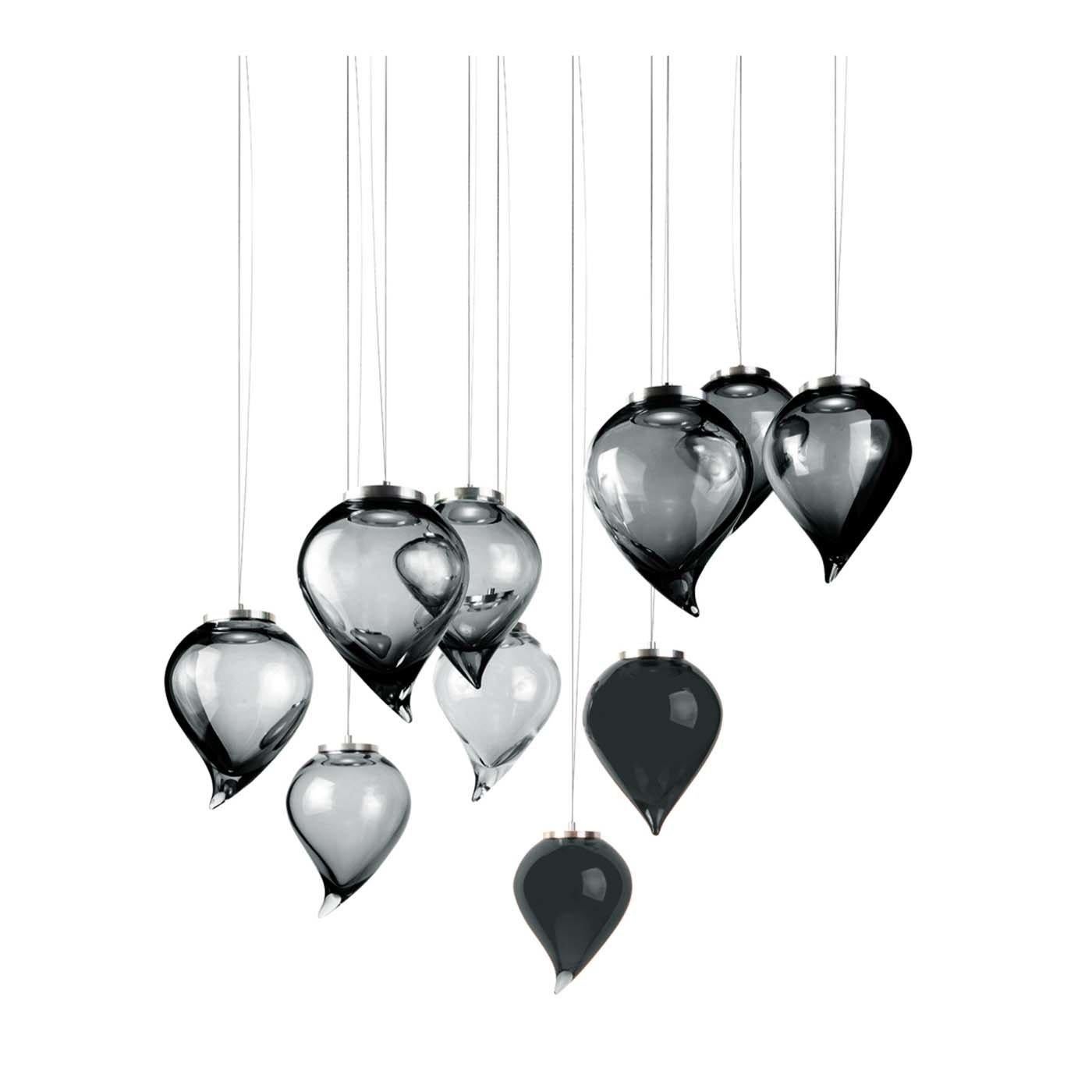 This stunning piece of functional decor is a superb addition to any modern home, where it will enchant with its exquisite craftsmanship and the striking black hue of its shade. Made of mouth-blown Murano glass, the shades are in the shape of a drop,