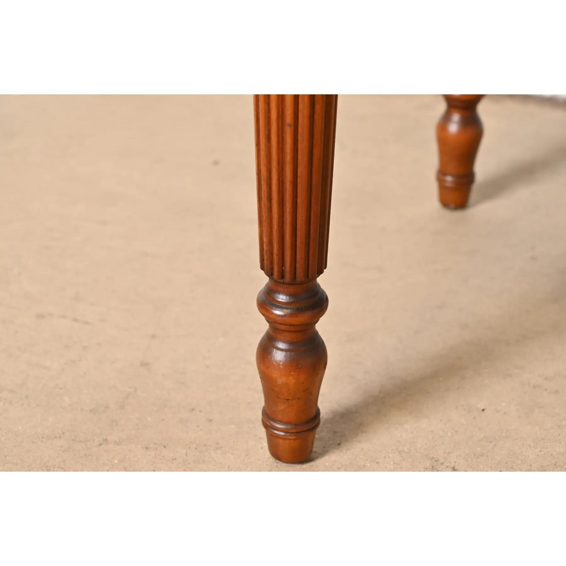 Flint & Horner Antiguo mueble bar de la Regencia francesa Luis XVI de nogal y madera de nudo en venta 6