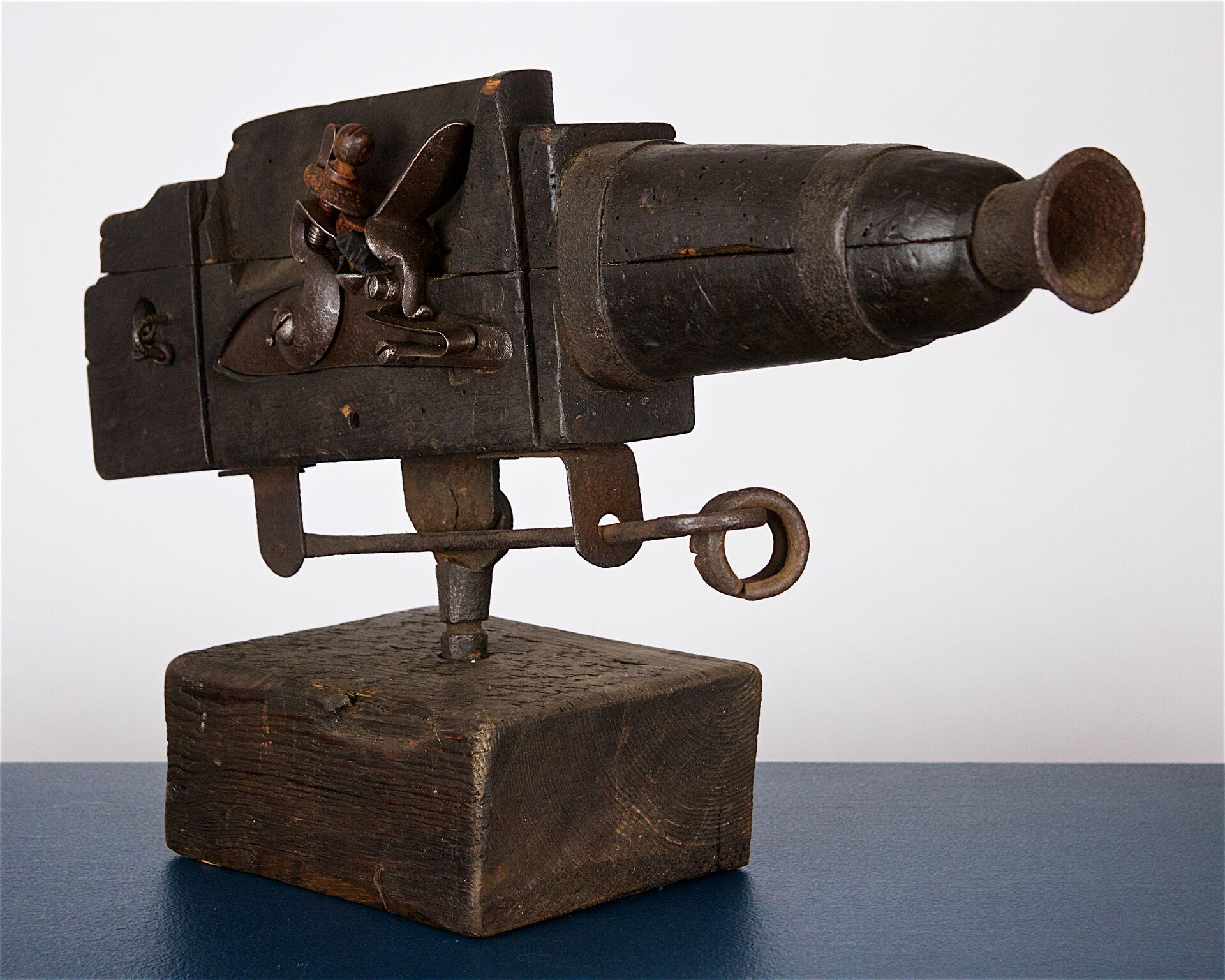 English Flintlock Alarm Gun with Flared Barrel, circa 1800