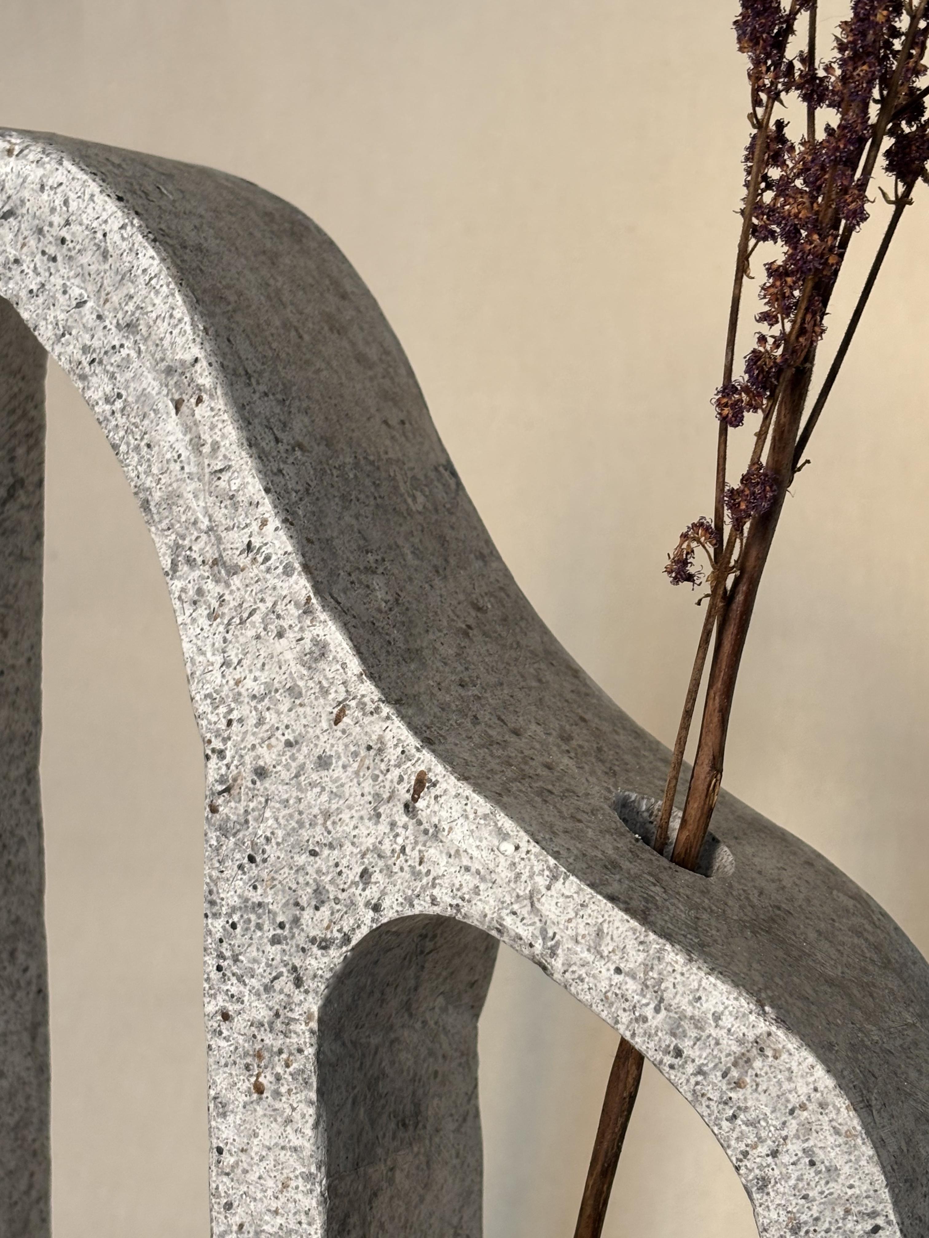 Intonaco Vaso Flintstone White di Erica Zanella in vendita