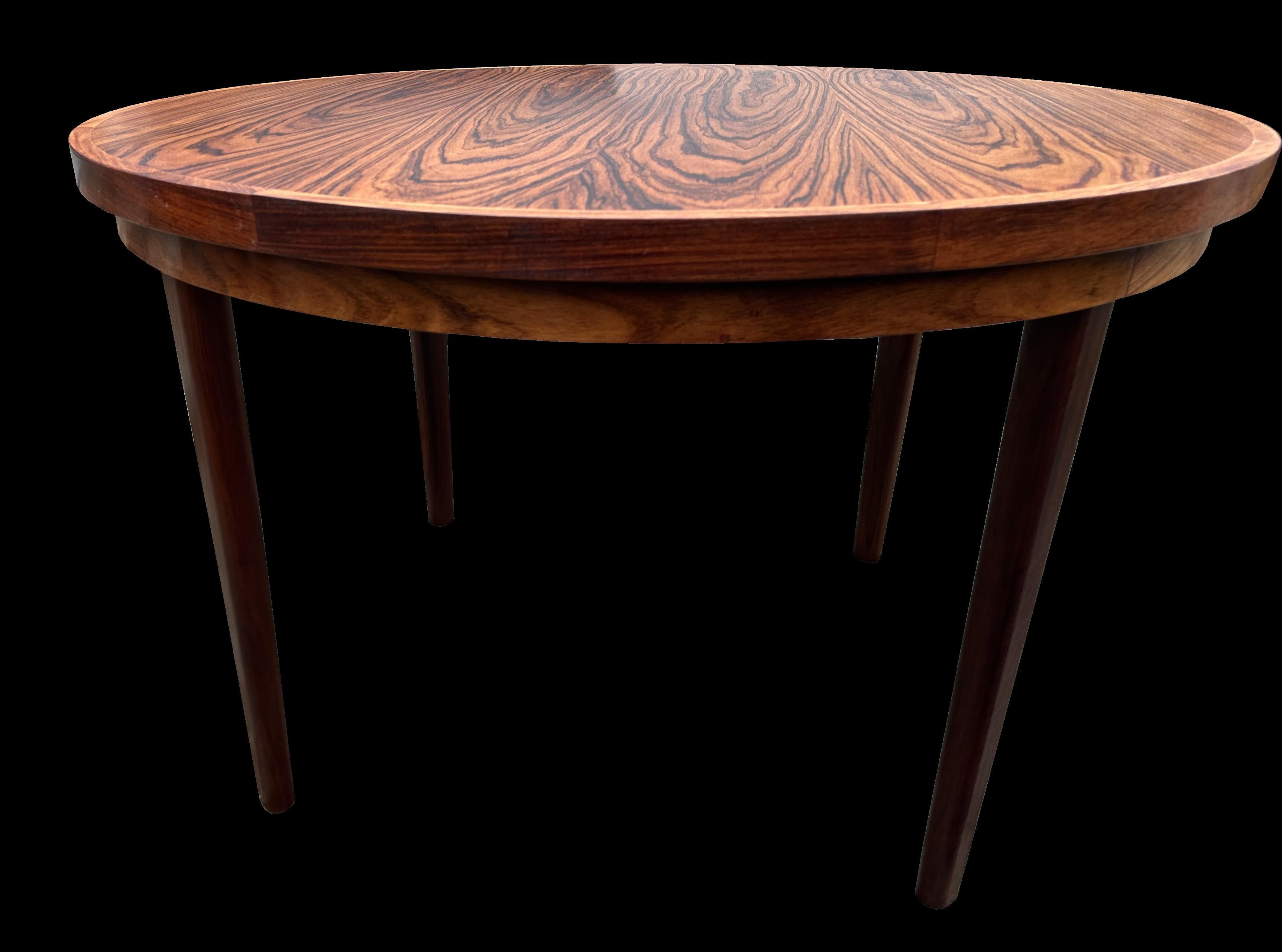 'Flip-Flap' Circular Extendable Dining Table in Santos Rosewood In Excellent Condition In Little Burstead, Essex
