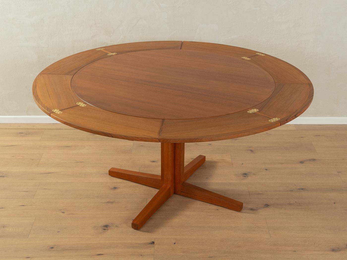 Flip Flap Dining table, Dyrlund In Good Condition In Neuss, NW