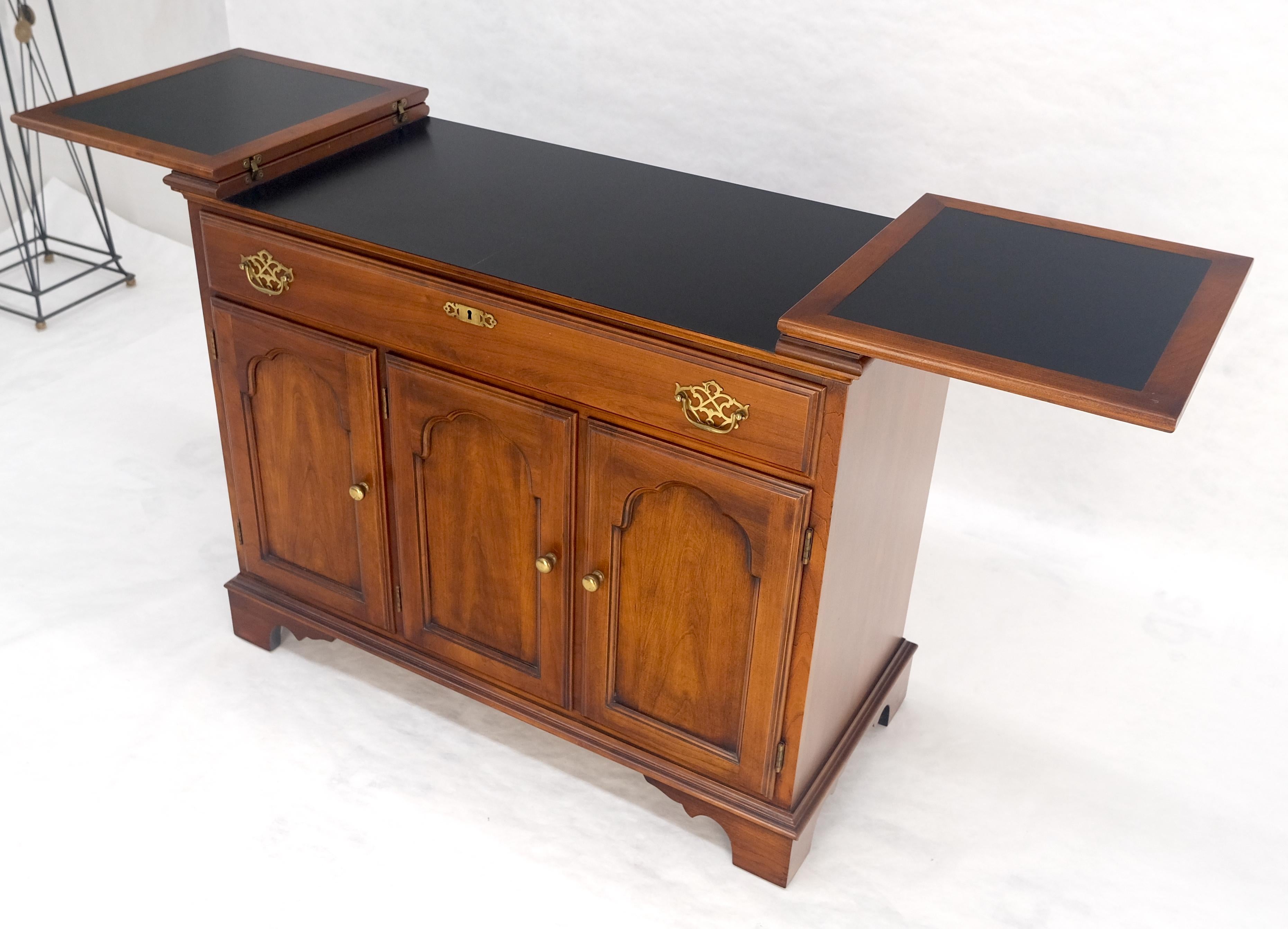 Flip Top Banded One Drawer Raised Panel Cherry 3 Door Liquor Cabinet Server MINT For Sale 9