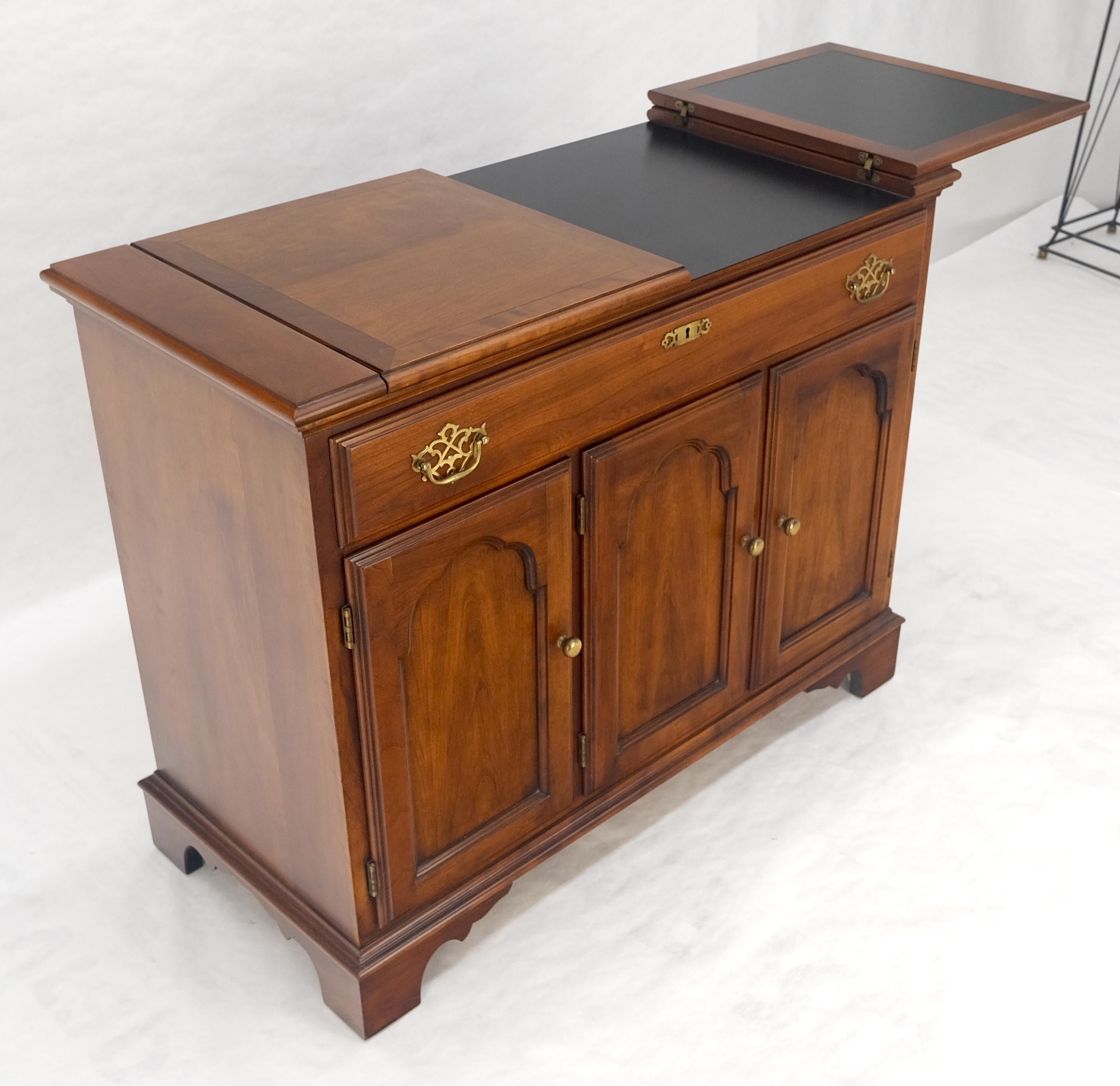 Flip Top Banded One Drawer Raised Panel Cherry 3 Door Liquor Cabinet Server MINT For Sale 10