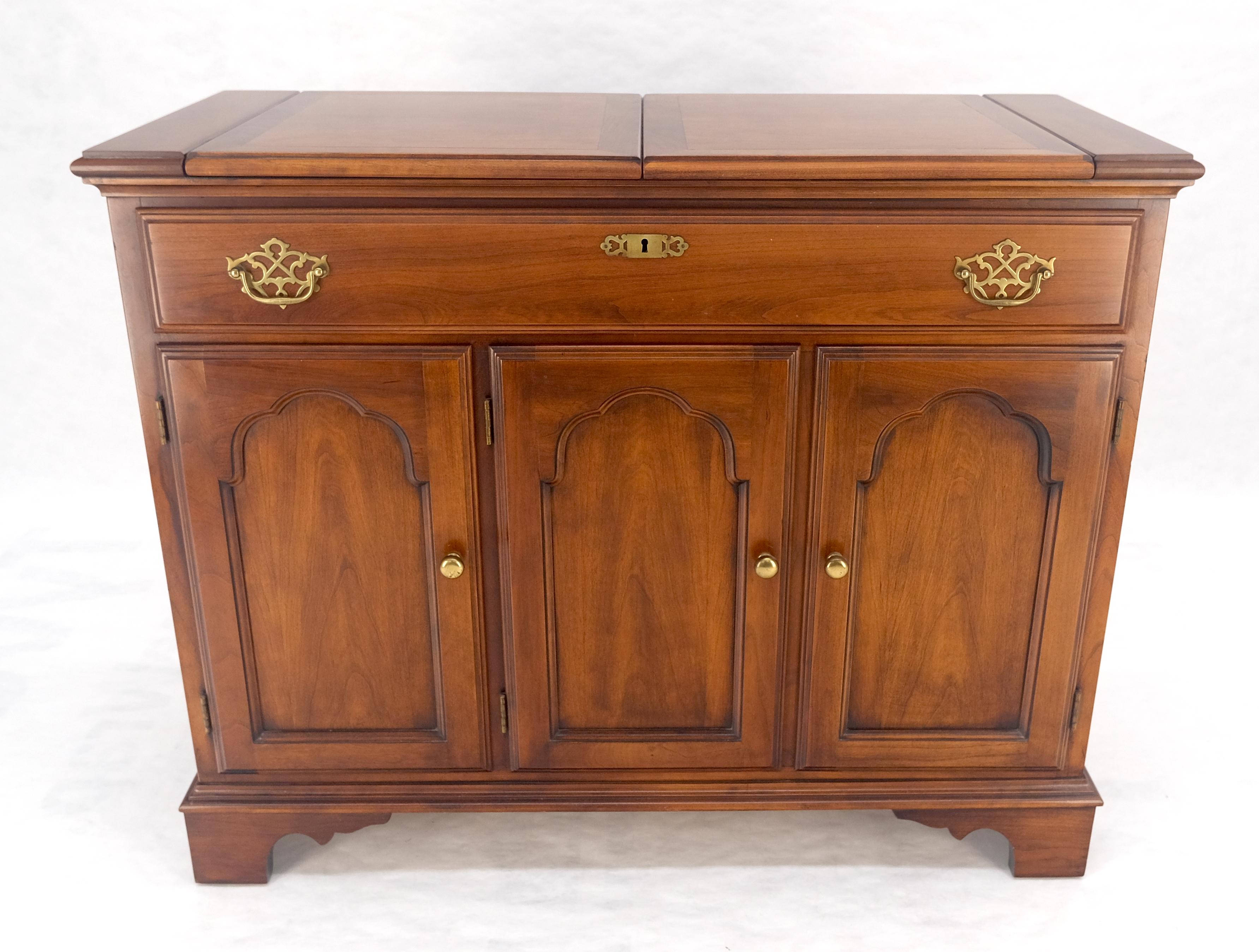 Flip Top Banded One Drawer Raised Panel Cherry 3 Door Liquor Cabinet Server MINT In Good Condition For Sale In Rockaway, NJ