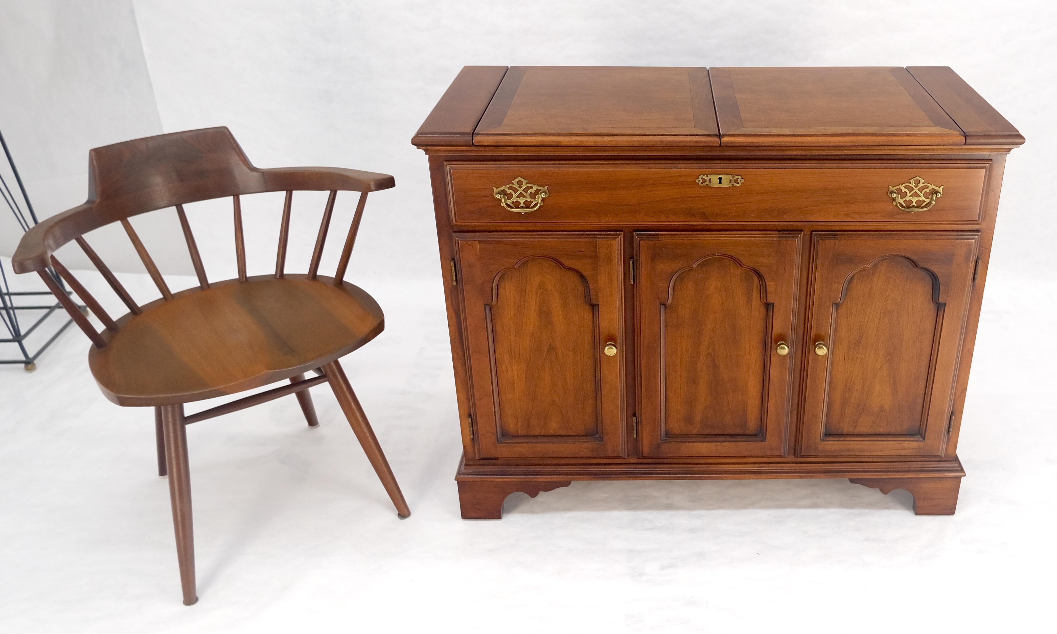 Flip Top Banded One Drawer Raised Panel Cherry 3 Door Liquor Cabinet Server MINT For Sale 1