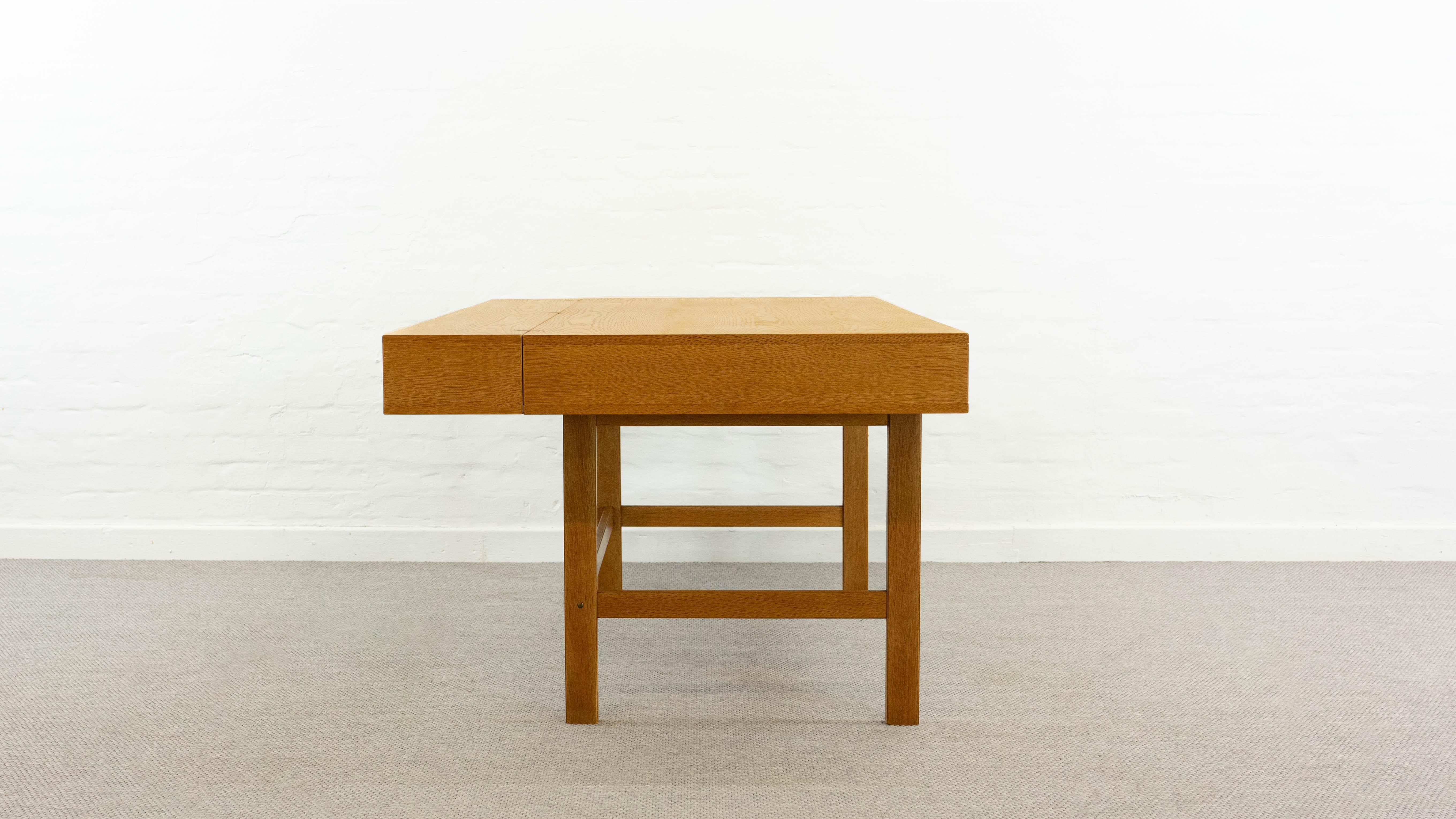Flip-Top Desk by Jens Quistgaard for Peter Lovig Nielsen in Oakwood For Sale 6