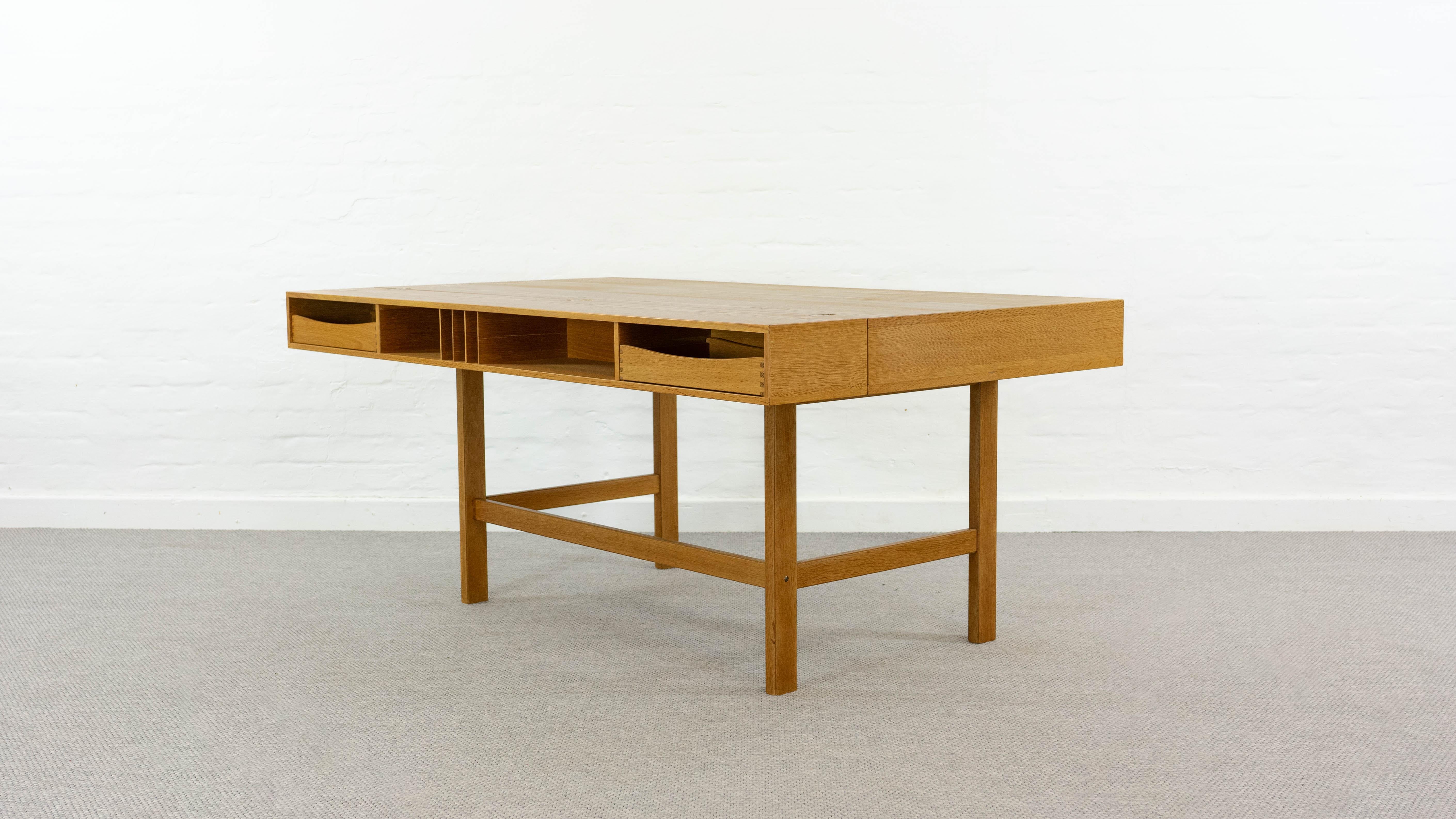 Flip-Top Desk by Jens Quistgaard for Peter Lovig Nielsen in Oakwood For Sale 5
