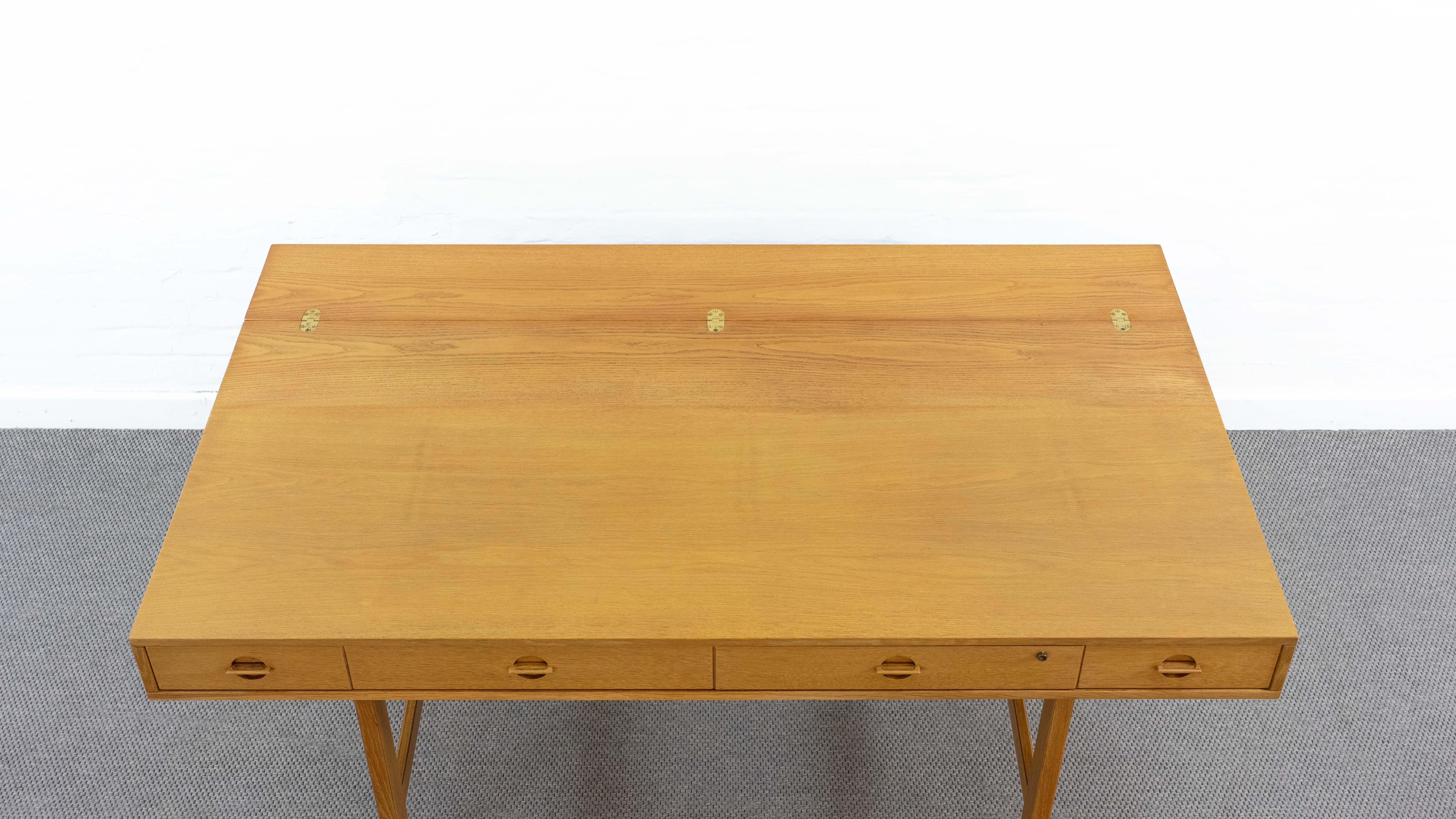 Flip-Top Desk by Jens Quistgaard for Peter Lovig Nielsen in Oakwood For Sale 8