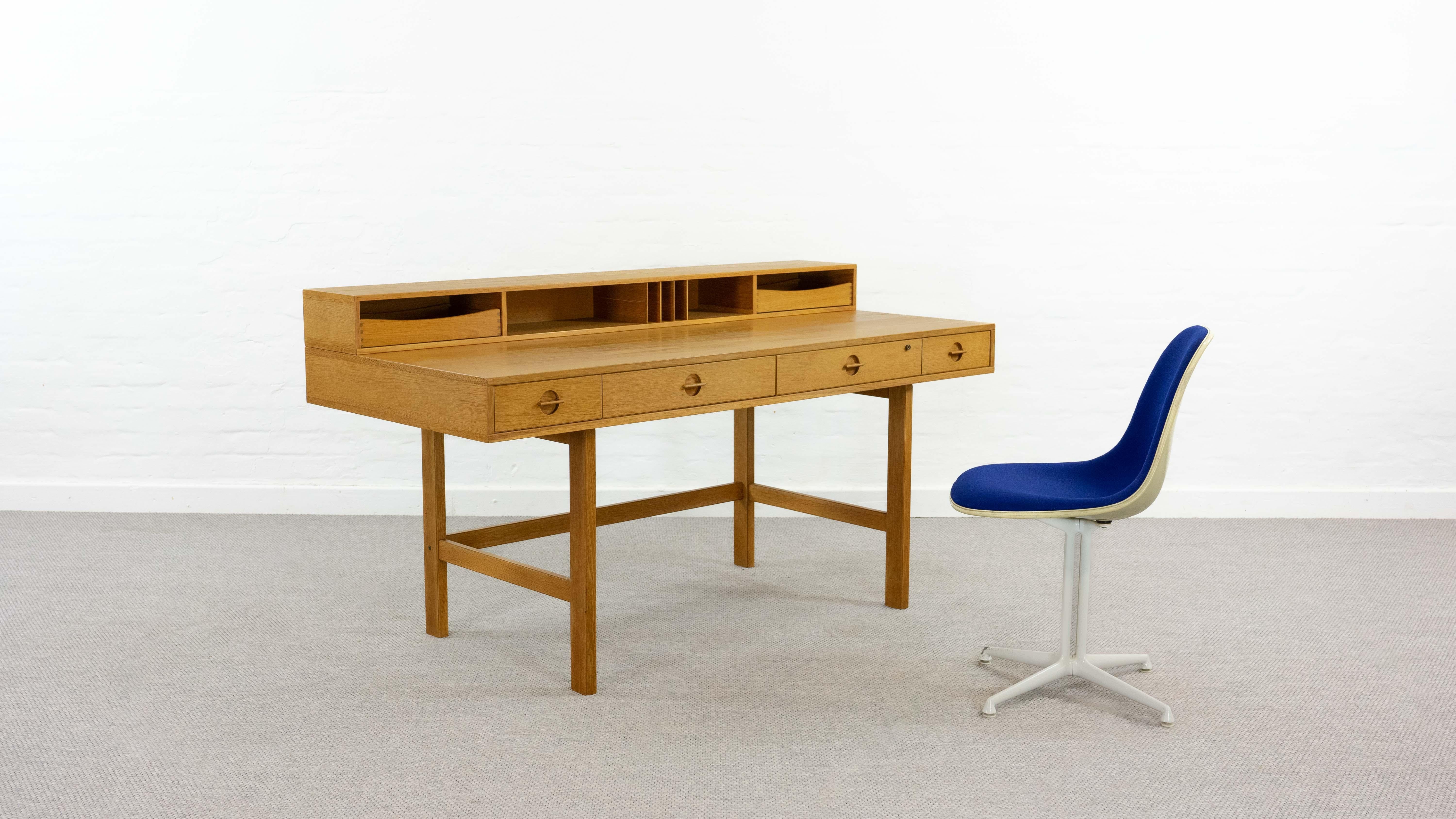 Flip-Top Desk by Jens Quistgaard for Peter Lovig Nielsen in Oakwood In Good Condition For Sale In Halle, DE