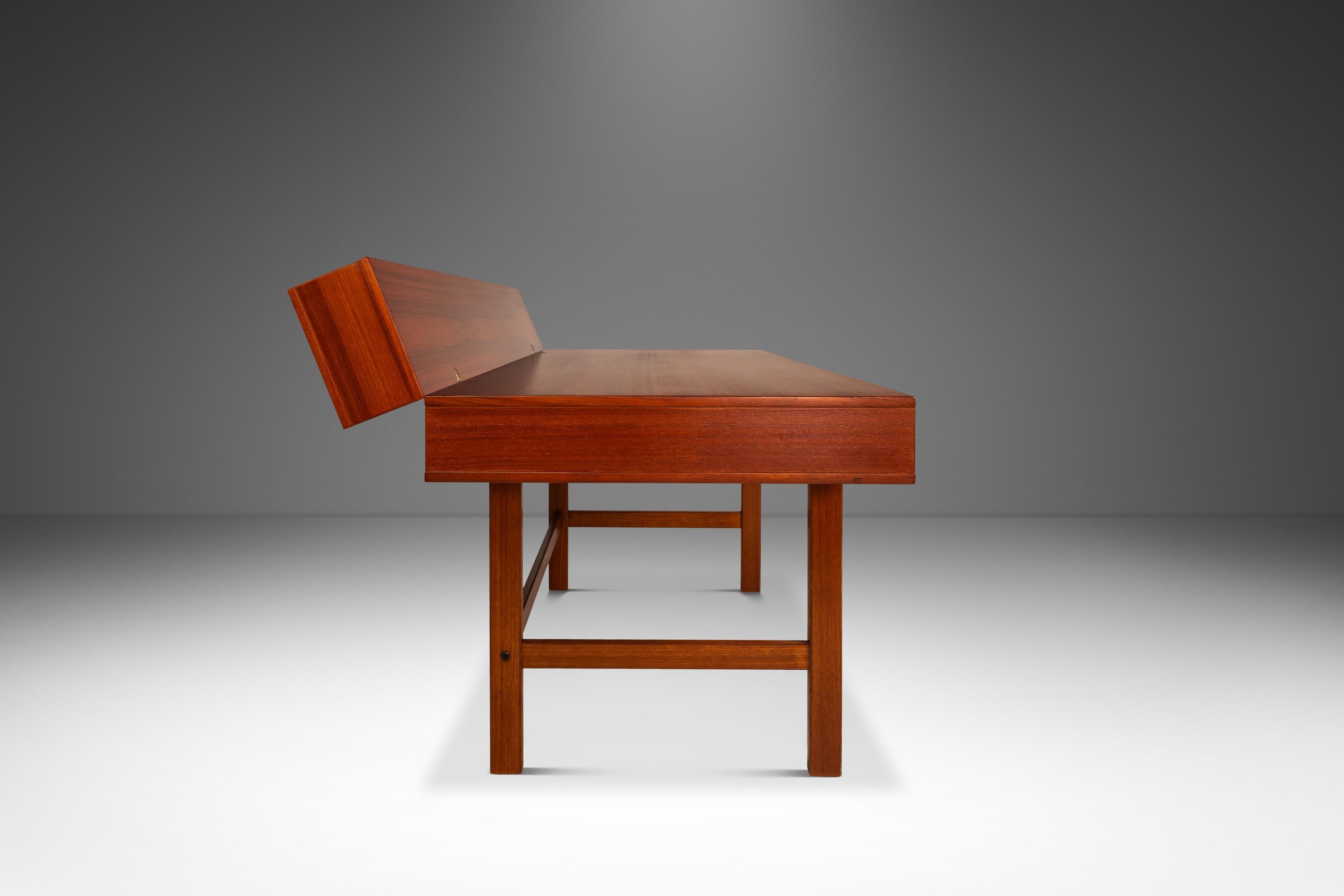 Flip-Top Executive Desk in Teak by Peter Løvig Nielsen, Denmark, c. 1960s In Good Condition For Sale In Deland, FL