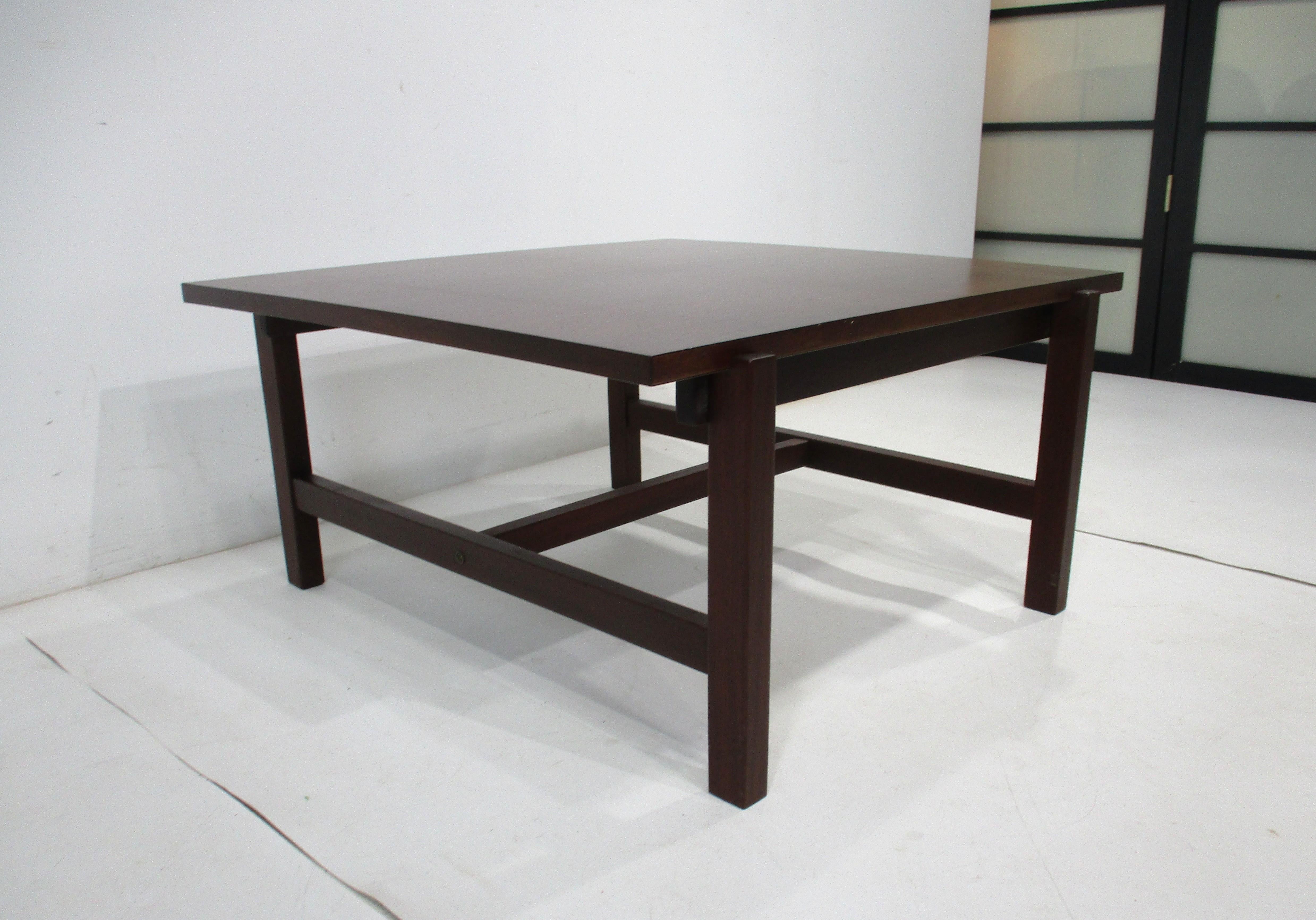 Suédois Table basse danoise Yngve Ekstrom pour Swedese Pastoe Suède en vente
