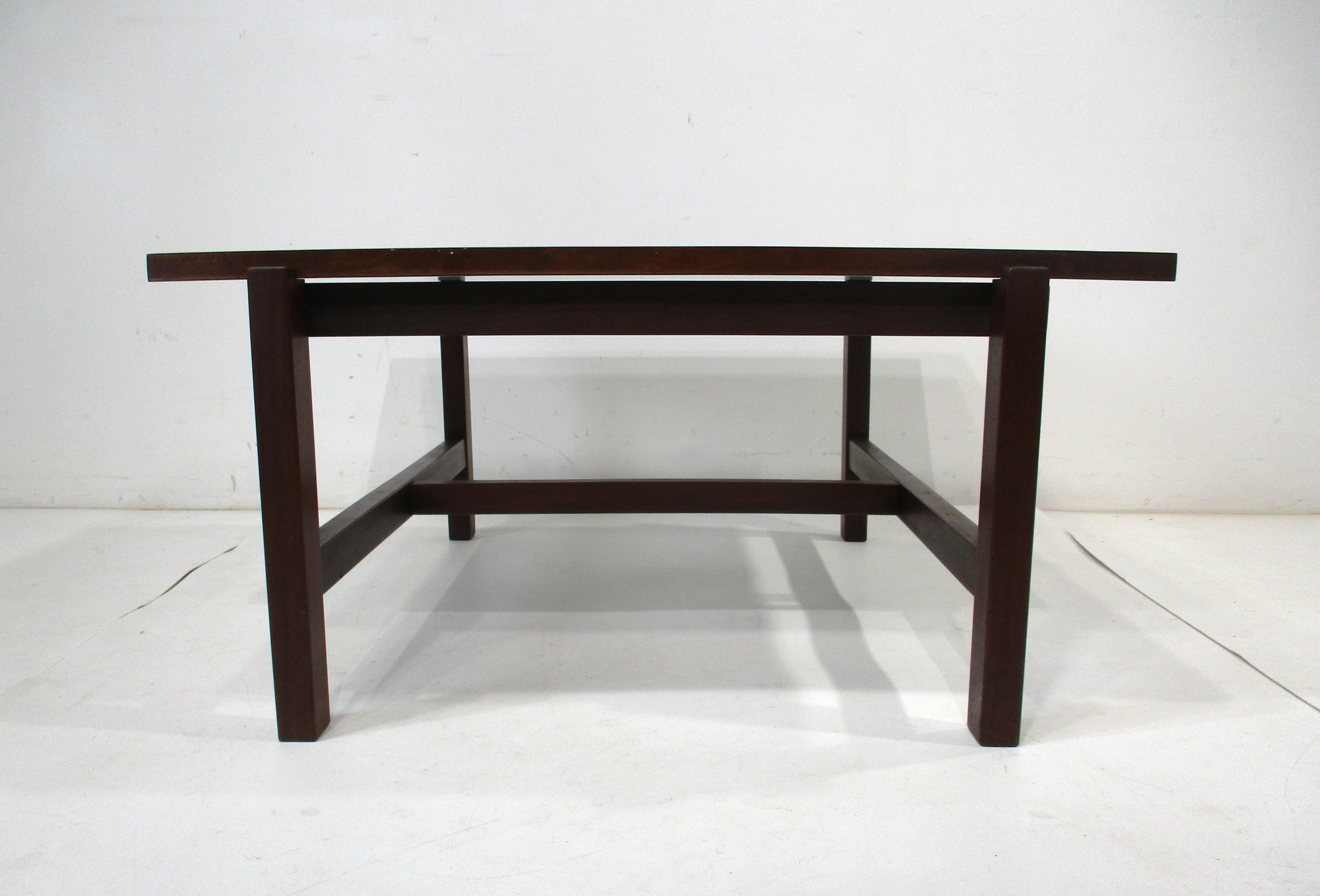 Table basse danoise Yngve Ekstrom pour Swedese Pastoe Suède Bon état - En vente à Cincinnati, OH