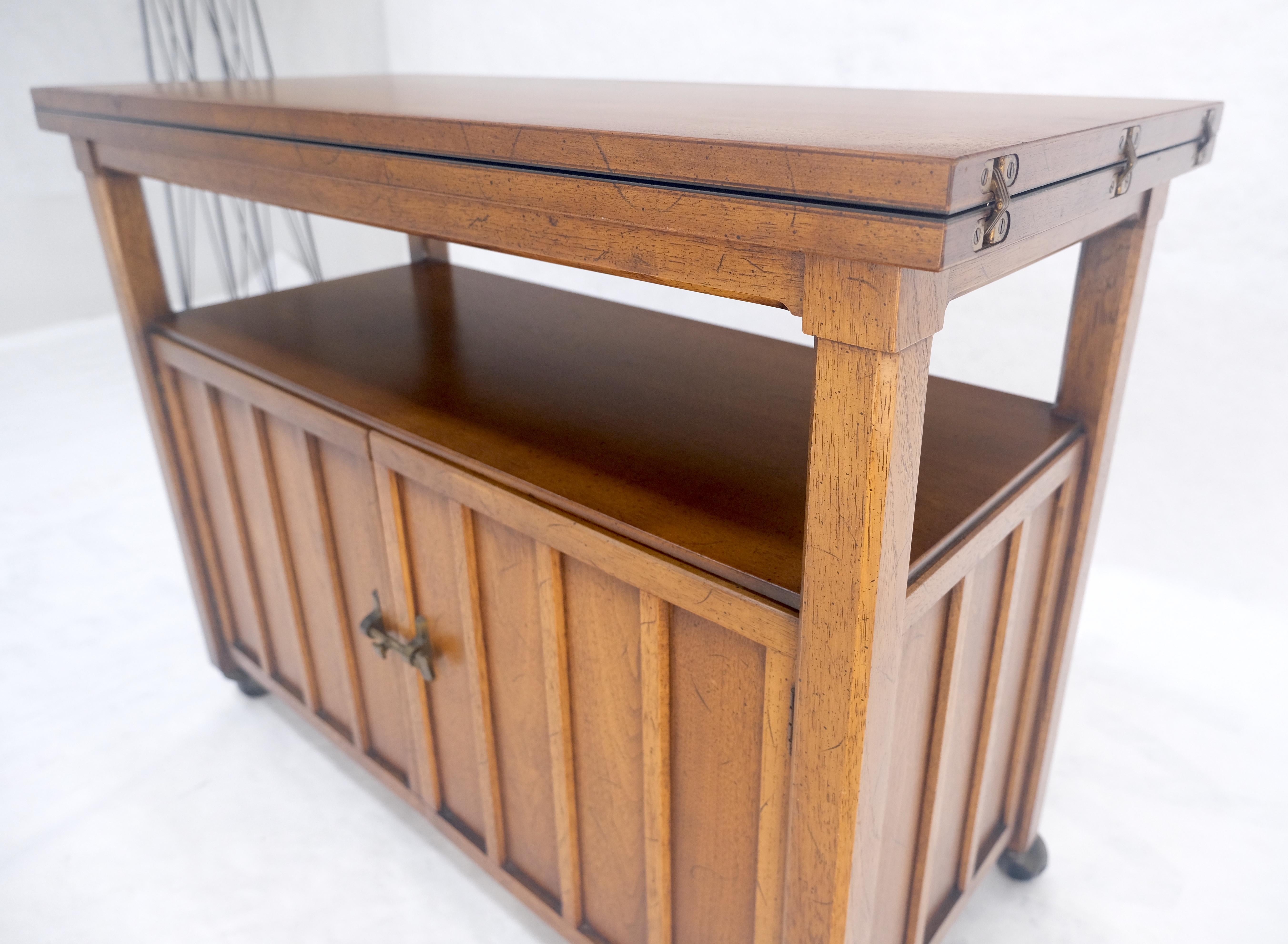 Flip Top Mid  Carrello da portata moderno a due ante con scomparto su ruote MINT in vendita 4