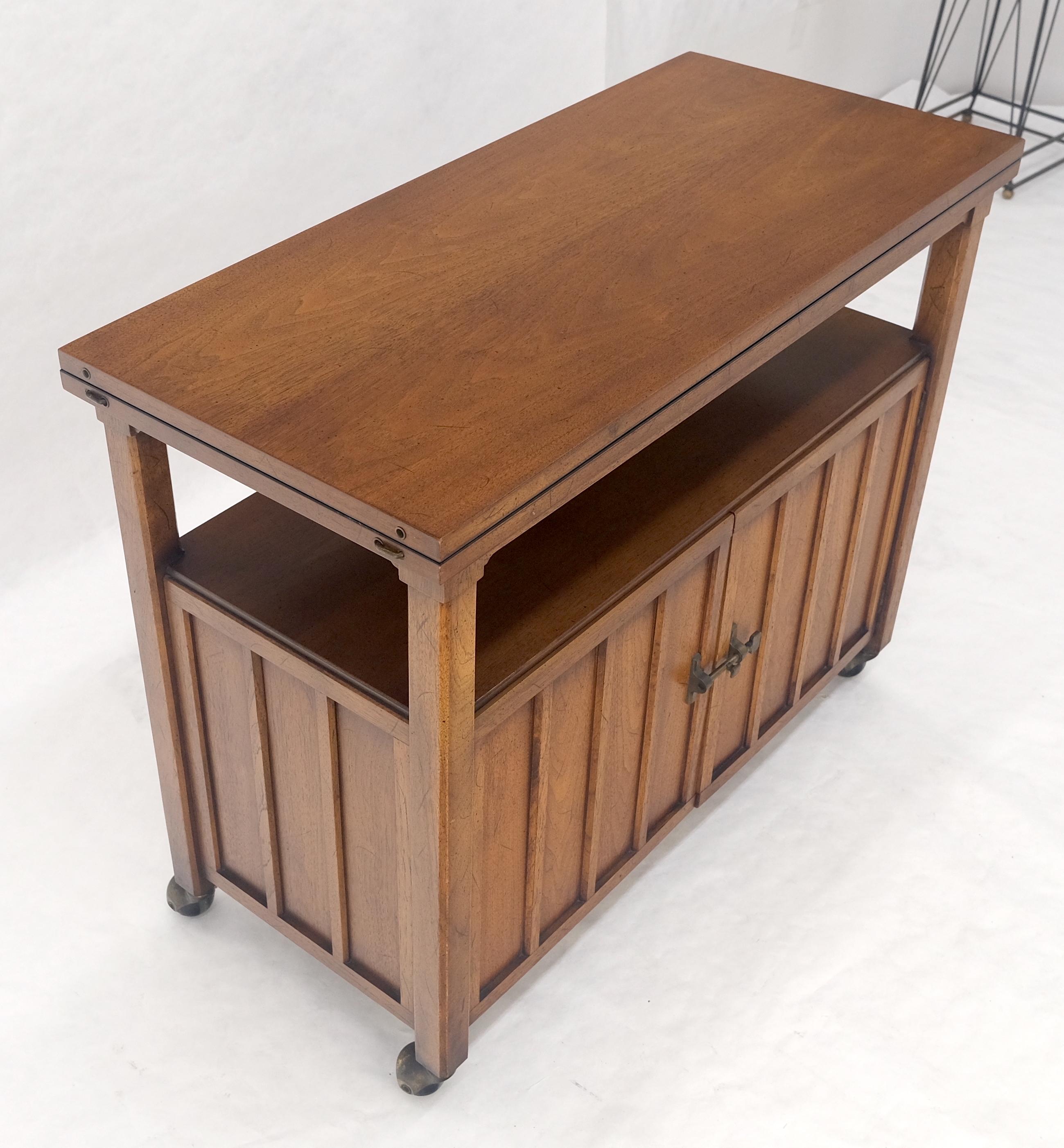 Flip Top Mid  Carrello da portata moderno a due ante con scomparto su ruote MINT in vendita 6