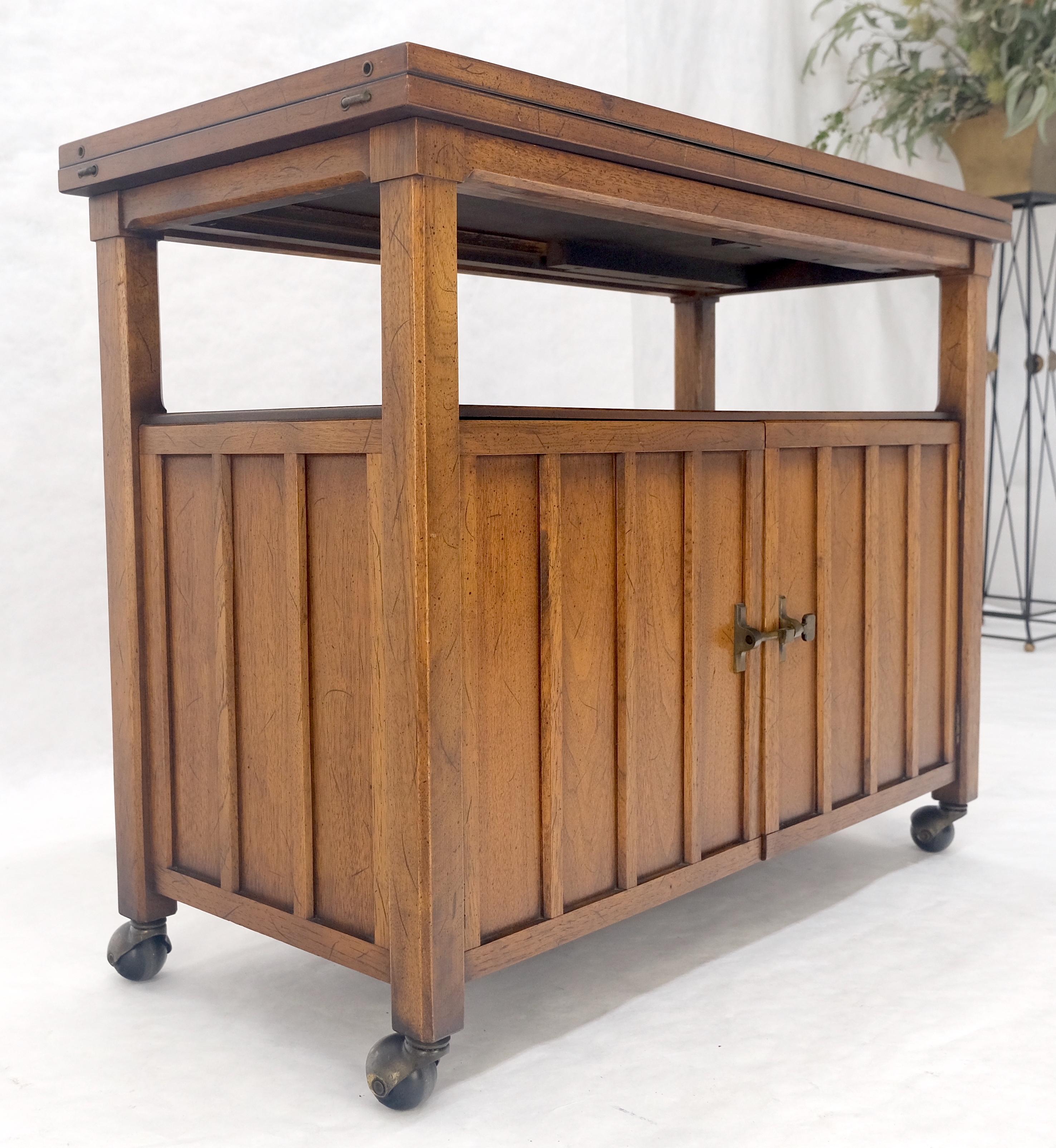 Flip Top Mid  Carrello da portata moderno a due ante con scomparto su ruote MINT in vendita 7