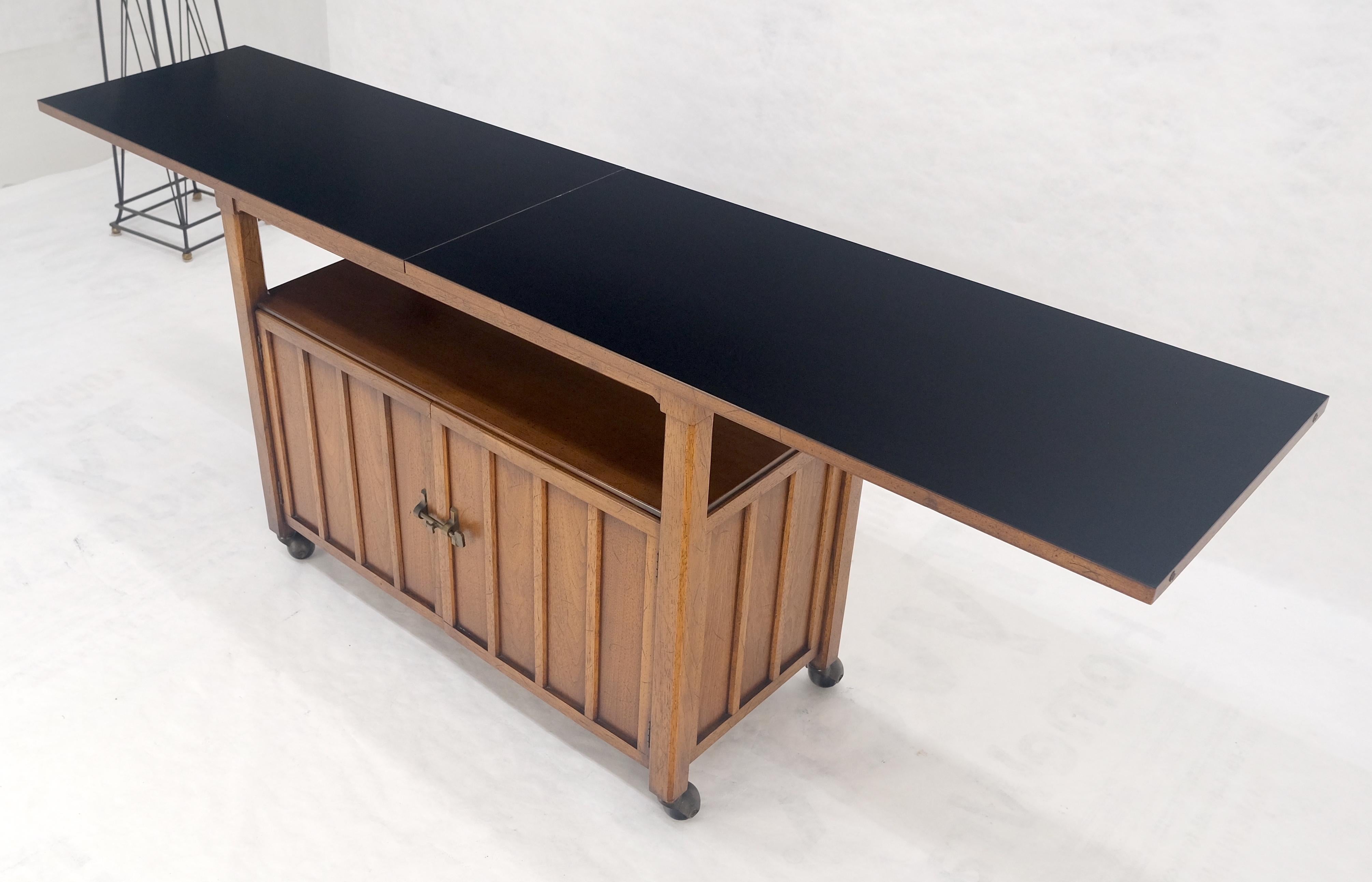Flip Top Mid  Carrello da portata moderno a due ante con scomparto su ruote MINT in vendita 8