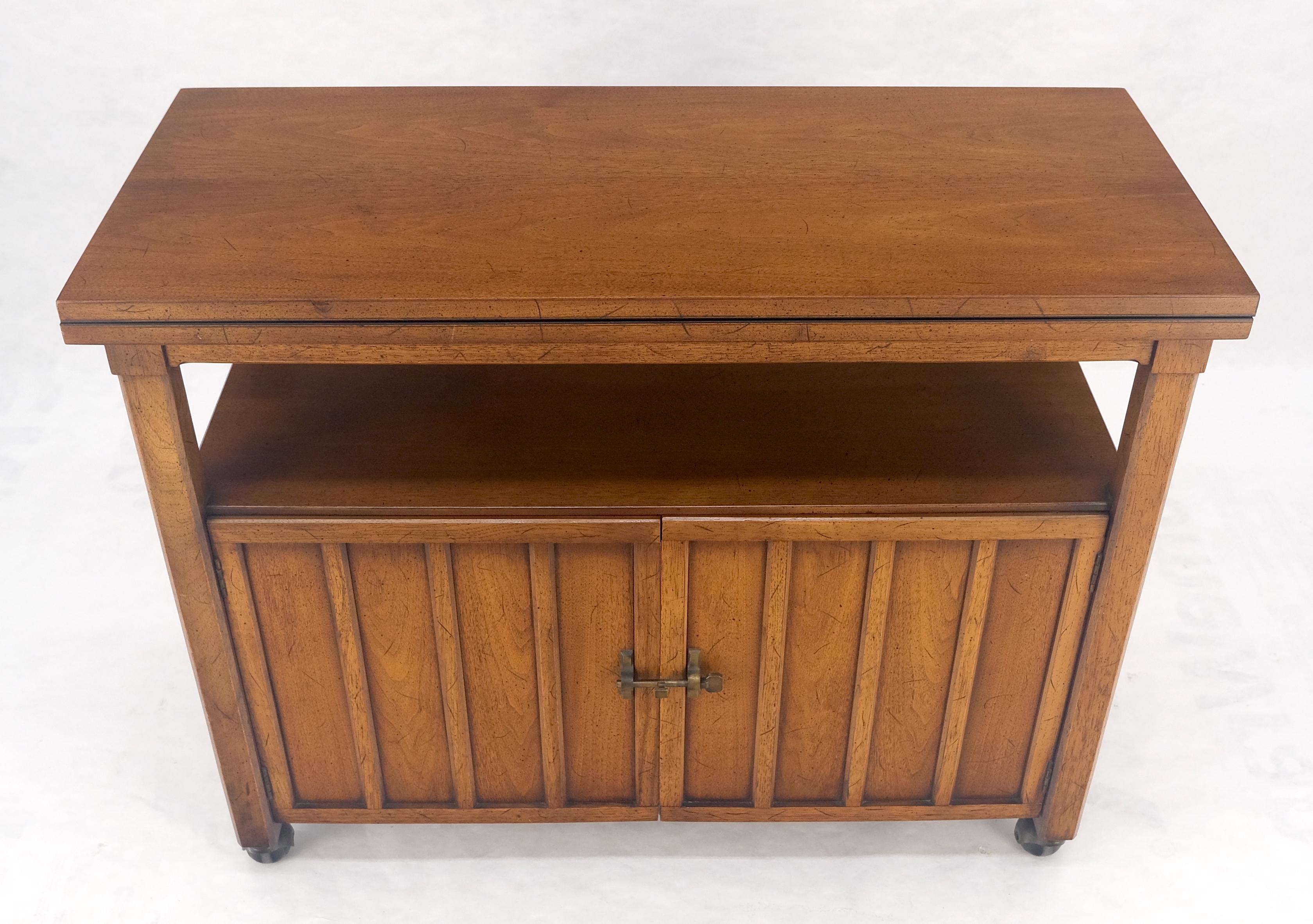 Americano Flip Top Mid  Carrello da portata moderno a due ante con scomparto su ruote MINT in vendita