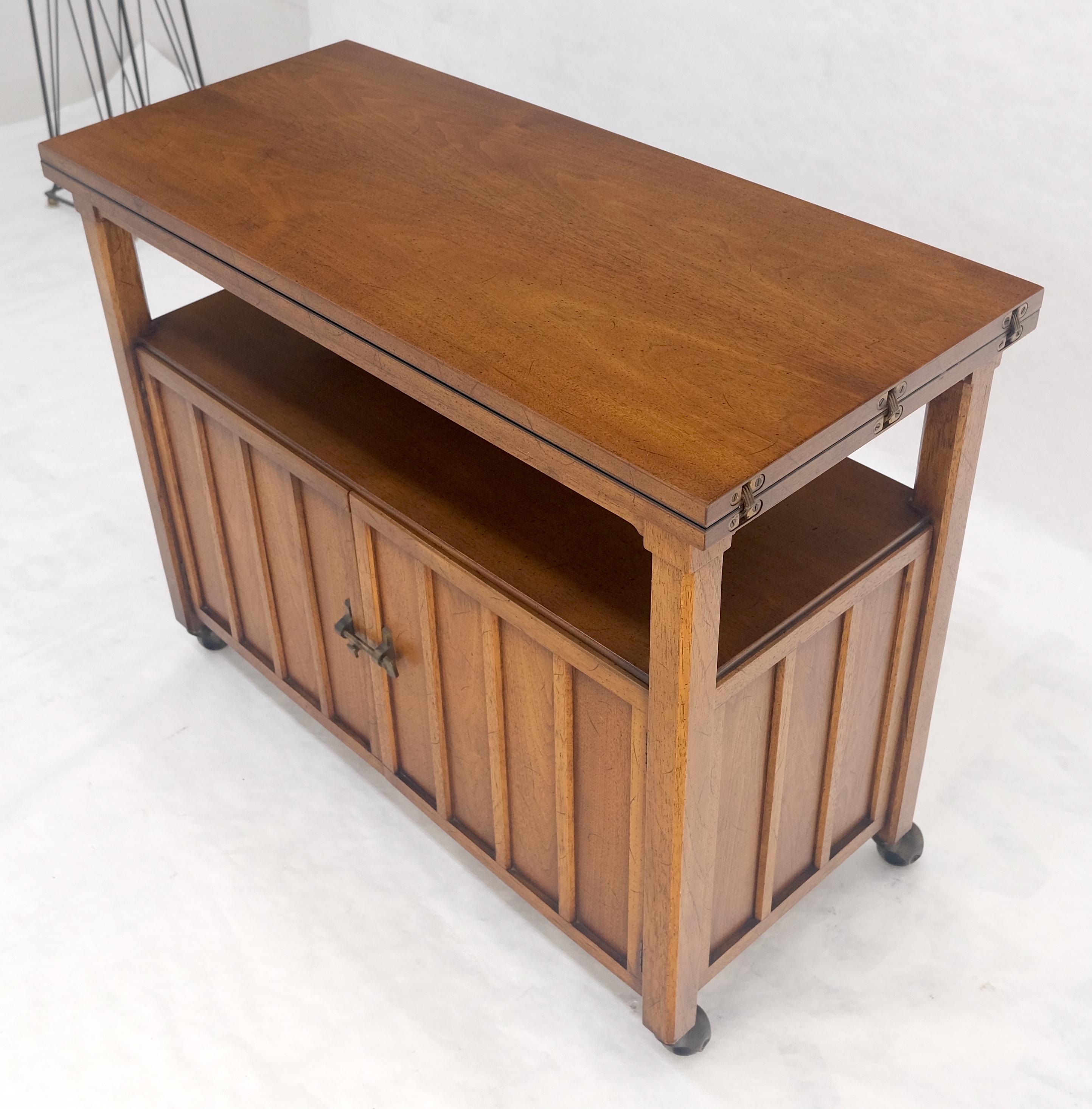 Flip Top Mid  Carrello da portata moderno a due ante con scomparto su ruote MINT in vendita 2