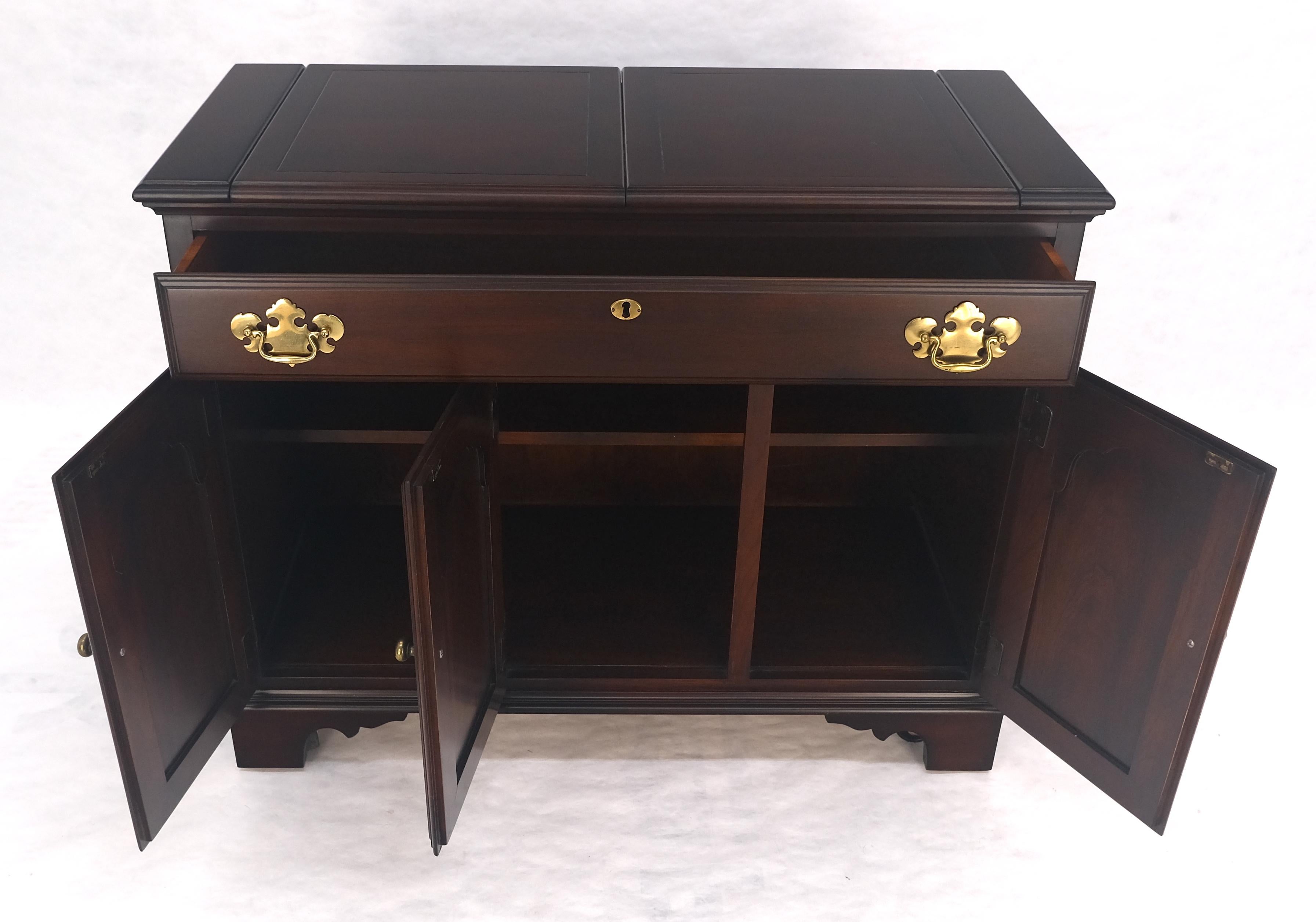 Meuble de bar de service à abattant en cerisier massif Pieds à crémaillère MINT en vente 4