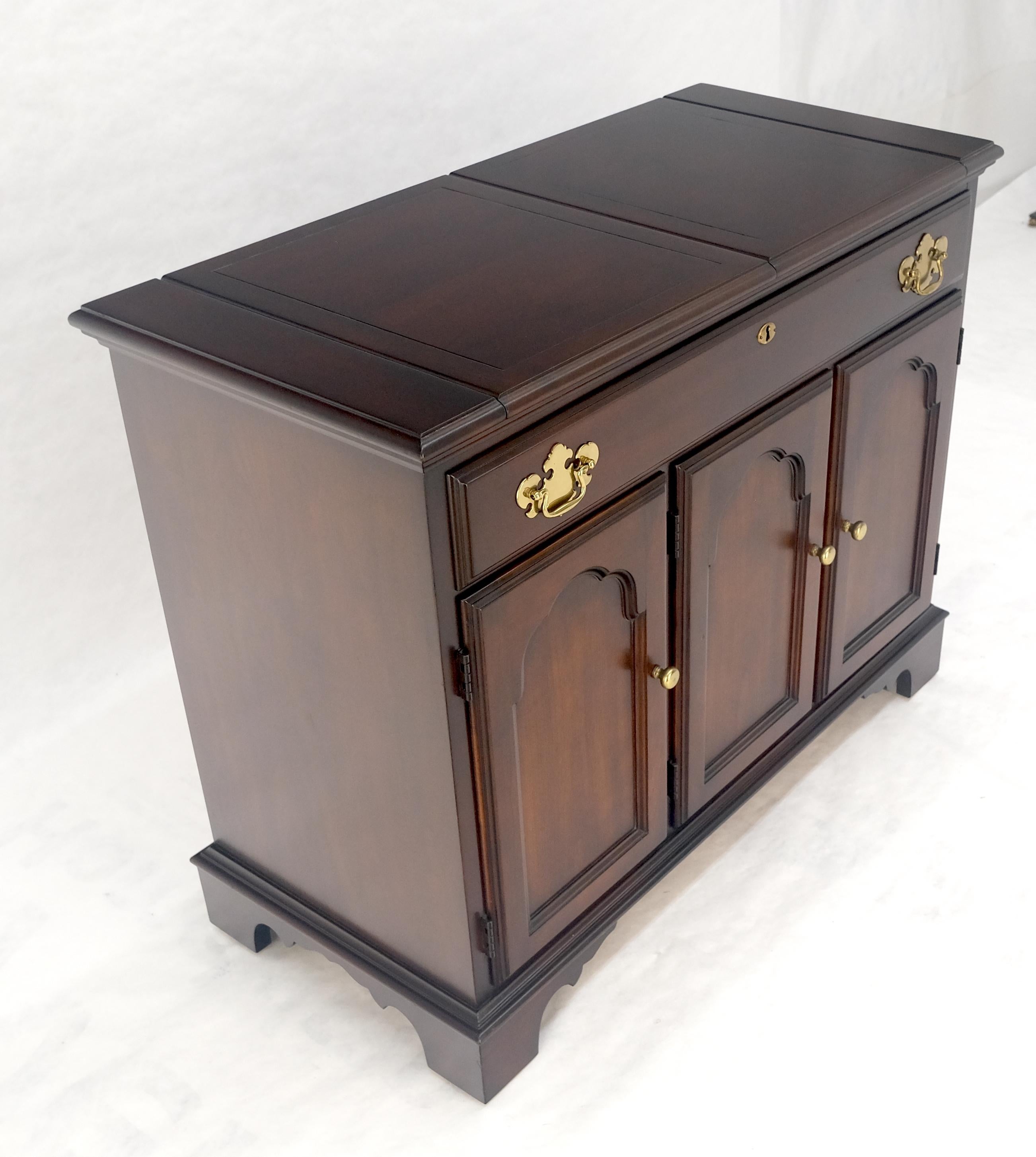 Meuble de bar de service à abattant en cerisier massif Pieds à crémaillère MINT en vente 5