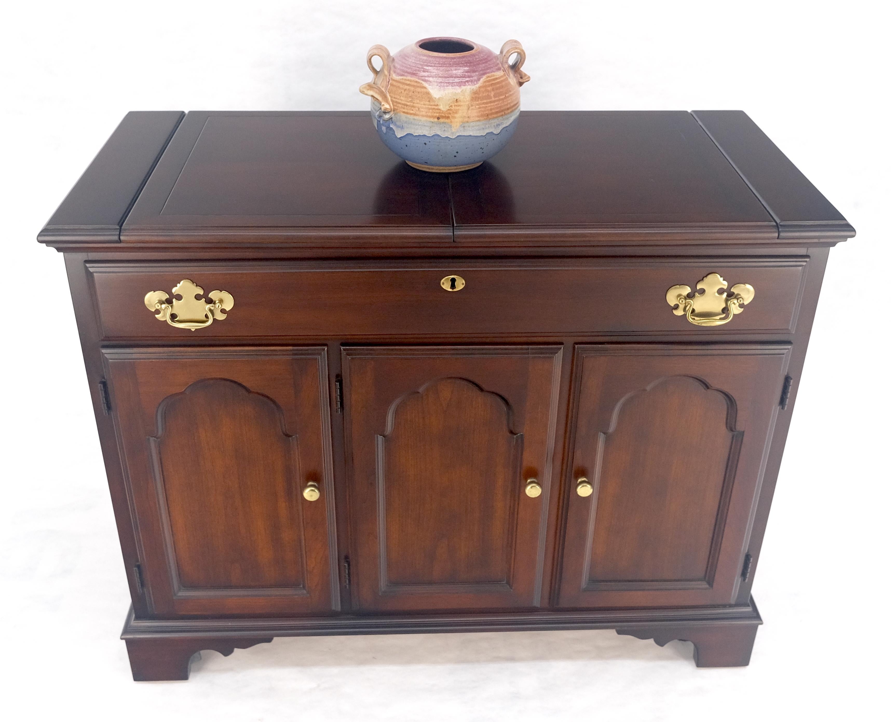 Meuble de bar de service à abattant en cerisier massif Pieds à crémaillère MINT en vente 8