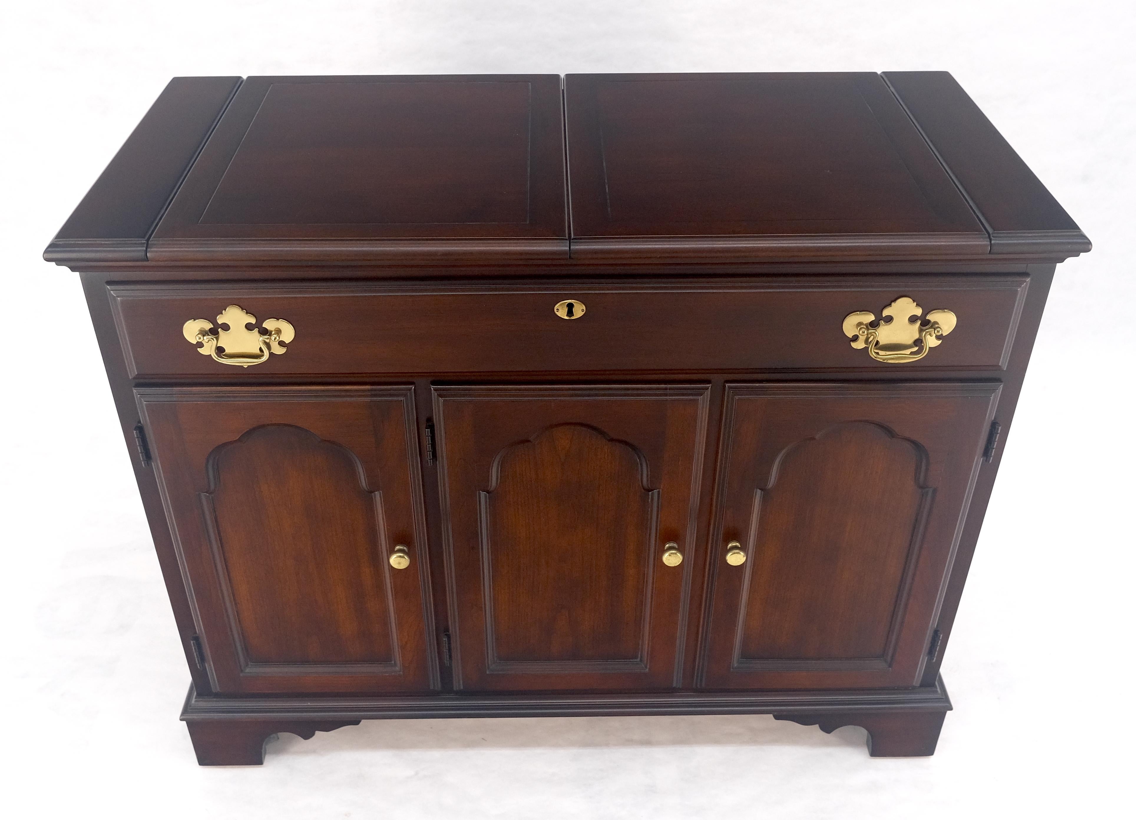 Laqué Meuble de bar de service à abattant en cerisier massif Pieds à crémaillère MINT en vente