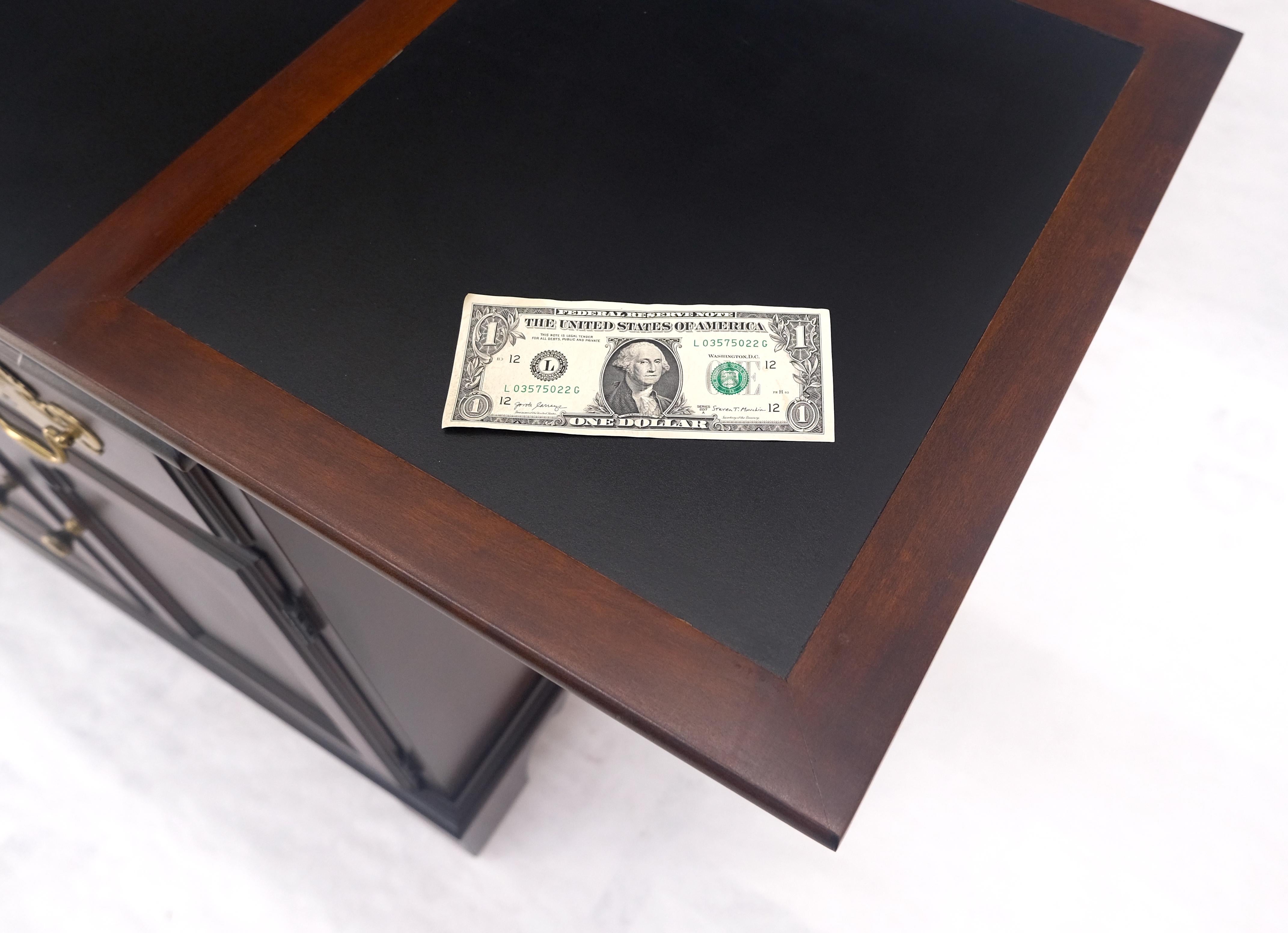 20ième siècle Meuble de bar de service à abattant en cerisier massif Pieds à crémaillère MINT en vente